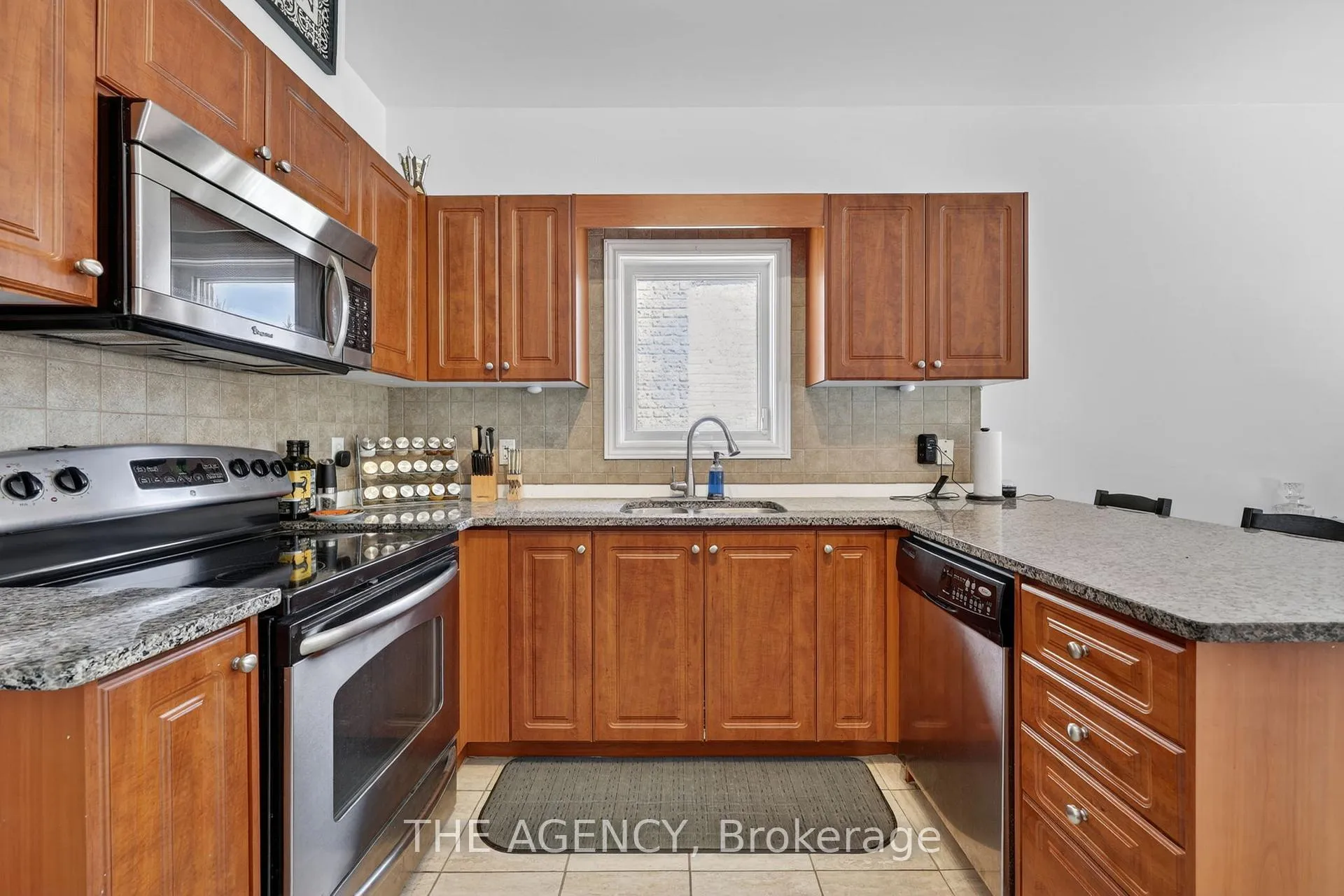 Photo 11 of 21 Silver Trail, Barrie, Ardagh — HOMEH