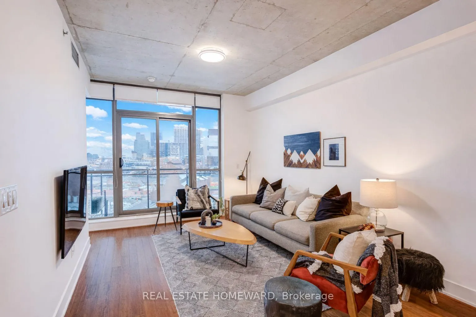 Photo 4 of Unit 709, 90 Trinity Street, Toronto, Waterfront Communities — HOMEH