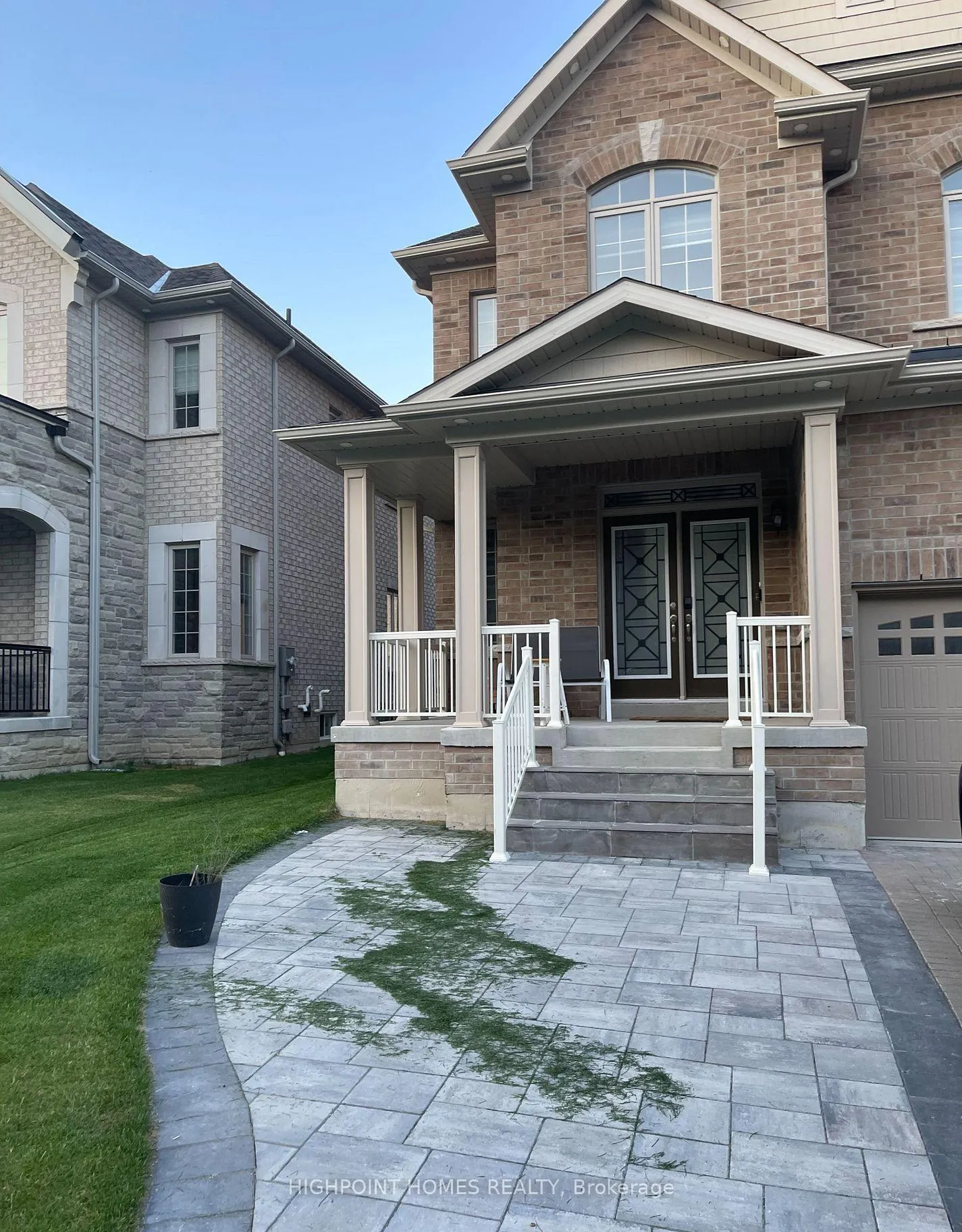 Photo 2 of 28 Northern Breeze Crescent, Whitby, Rolling Acres — HOMEH
