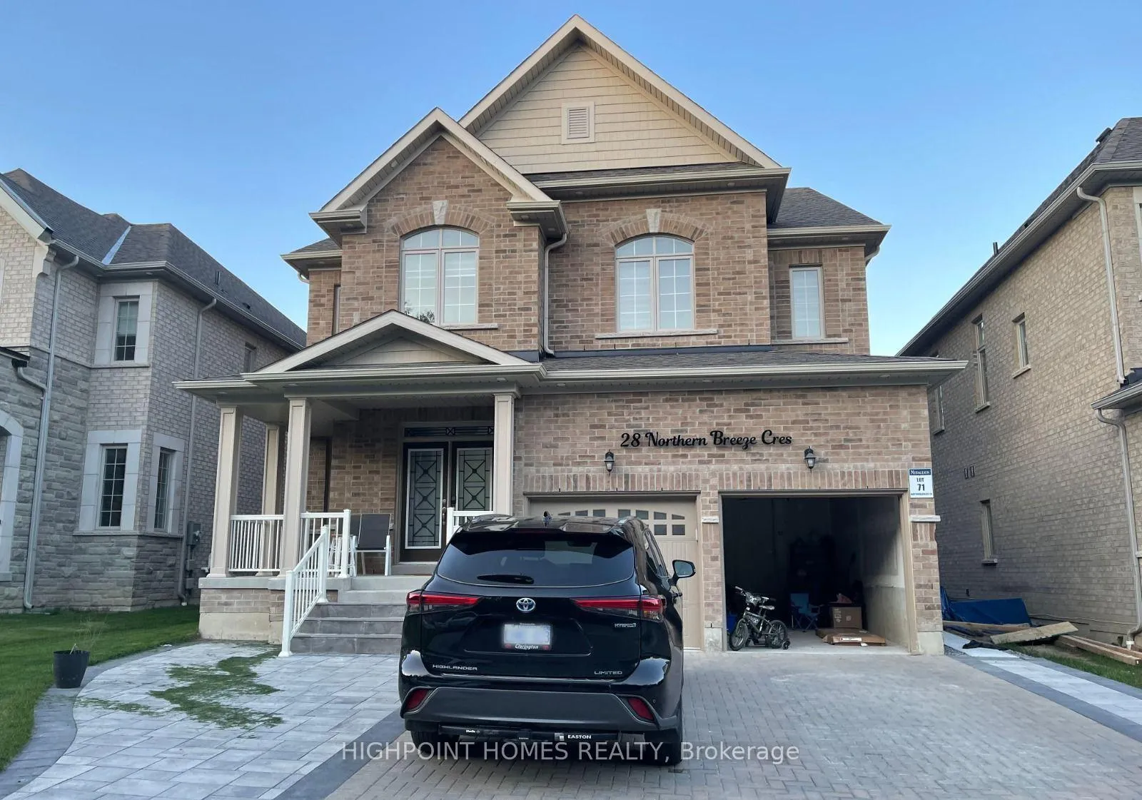 Photo 3 of 28 Northern Breeze Crescent, Whitby, Rolling Acres — HOMEH