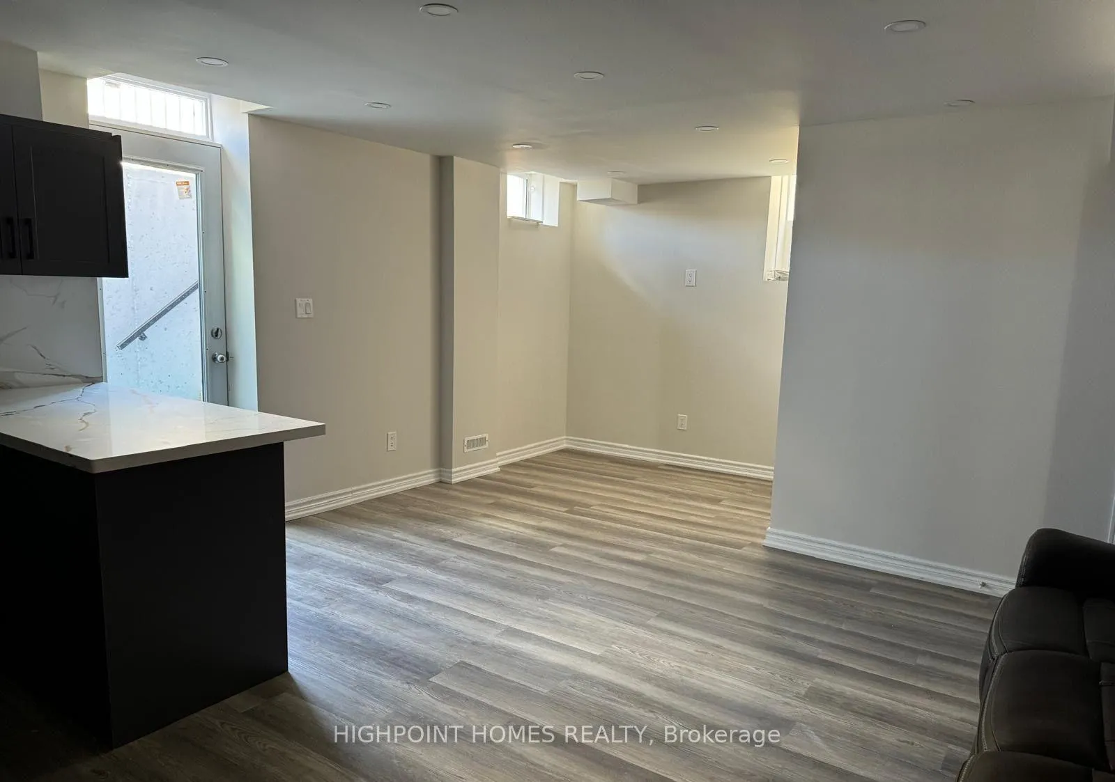 Photo 4 of 28 Northern Breeze Crescent, Whitby, Rolling Acres — HOMEH