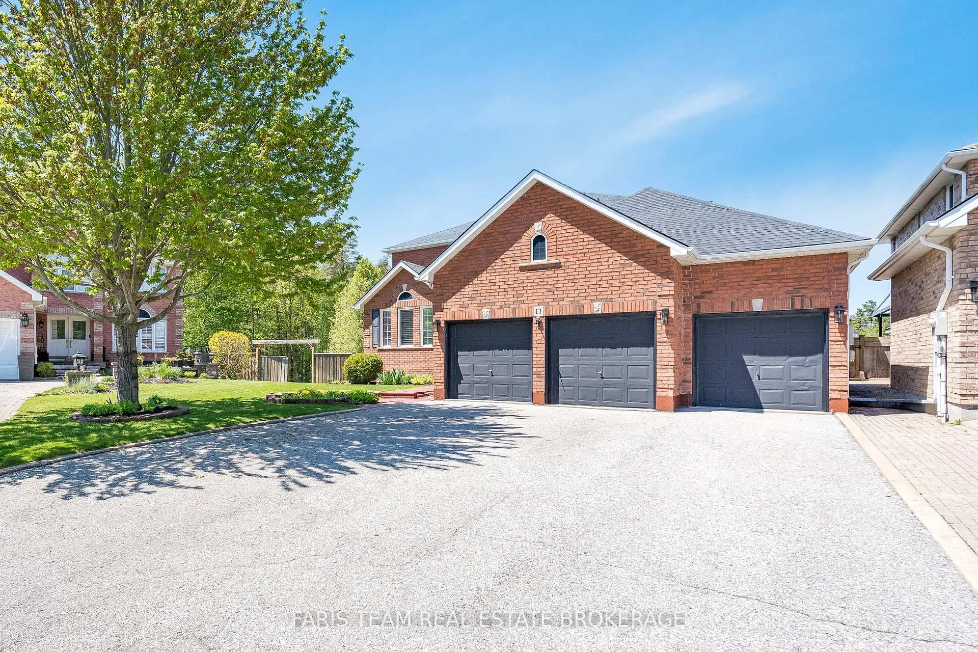 Photo 2 of 11 Berry Court, Barrie, Ardagh — HOMEH