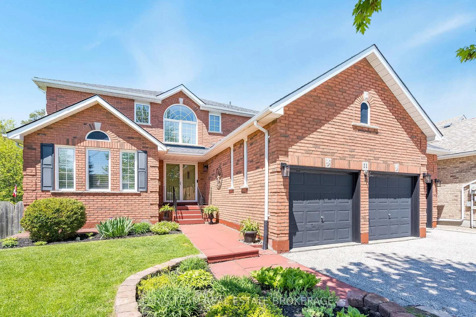 Photo 3 of 11 Berry Court, Barrie, Ardagh — HOMEH