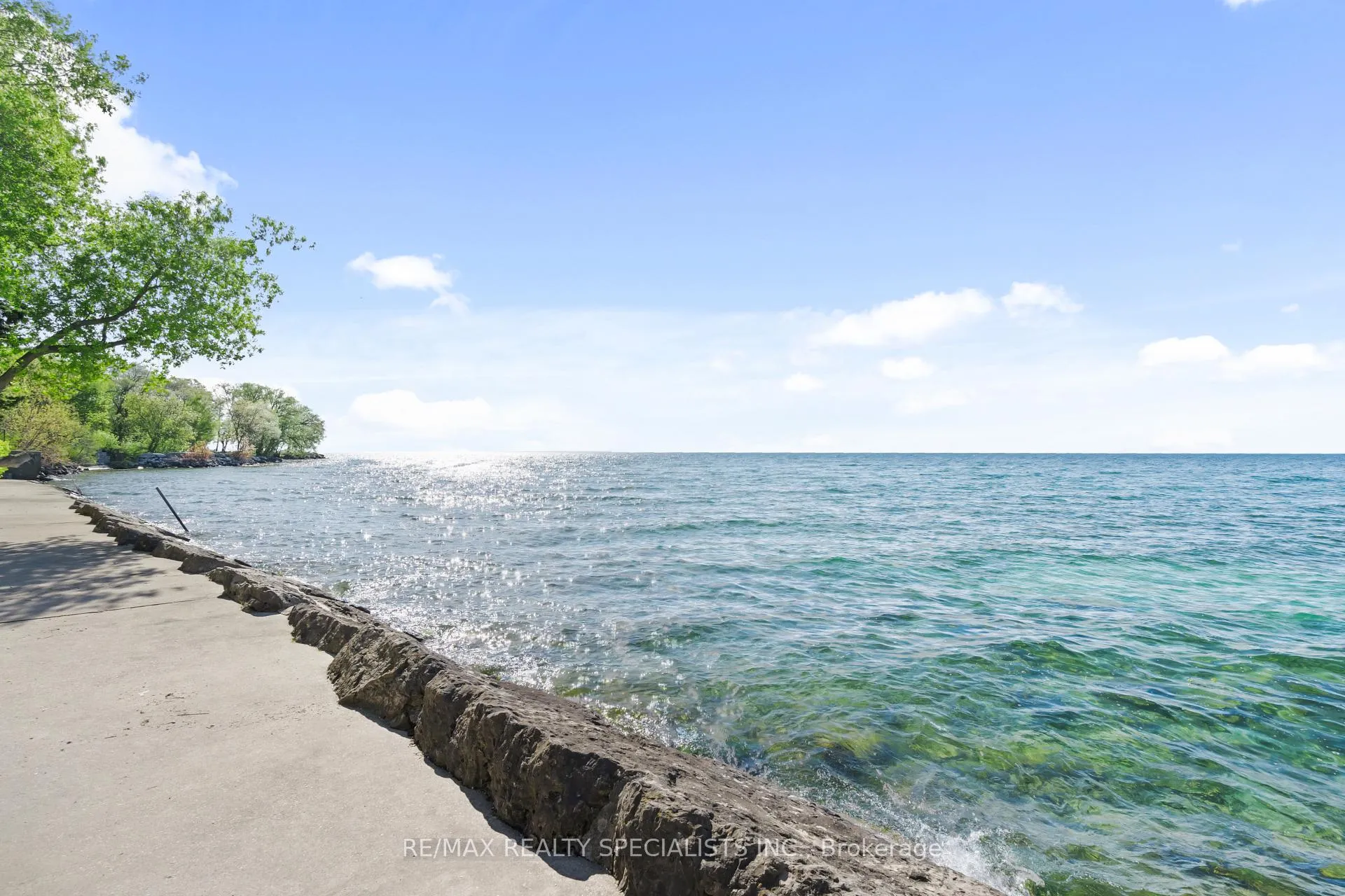 Front of Unit 25, 2697 Lake Shore Boulevard W