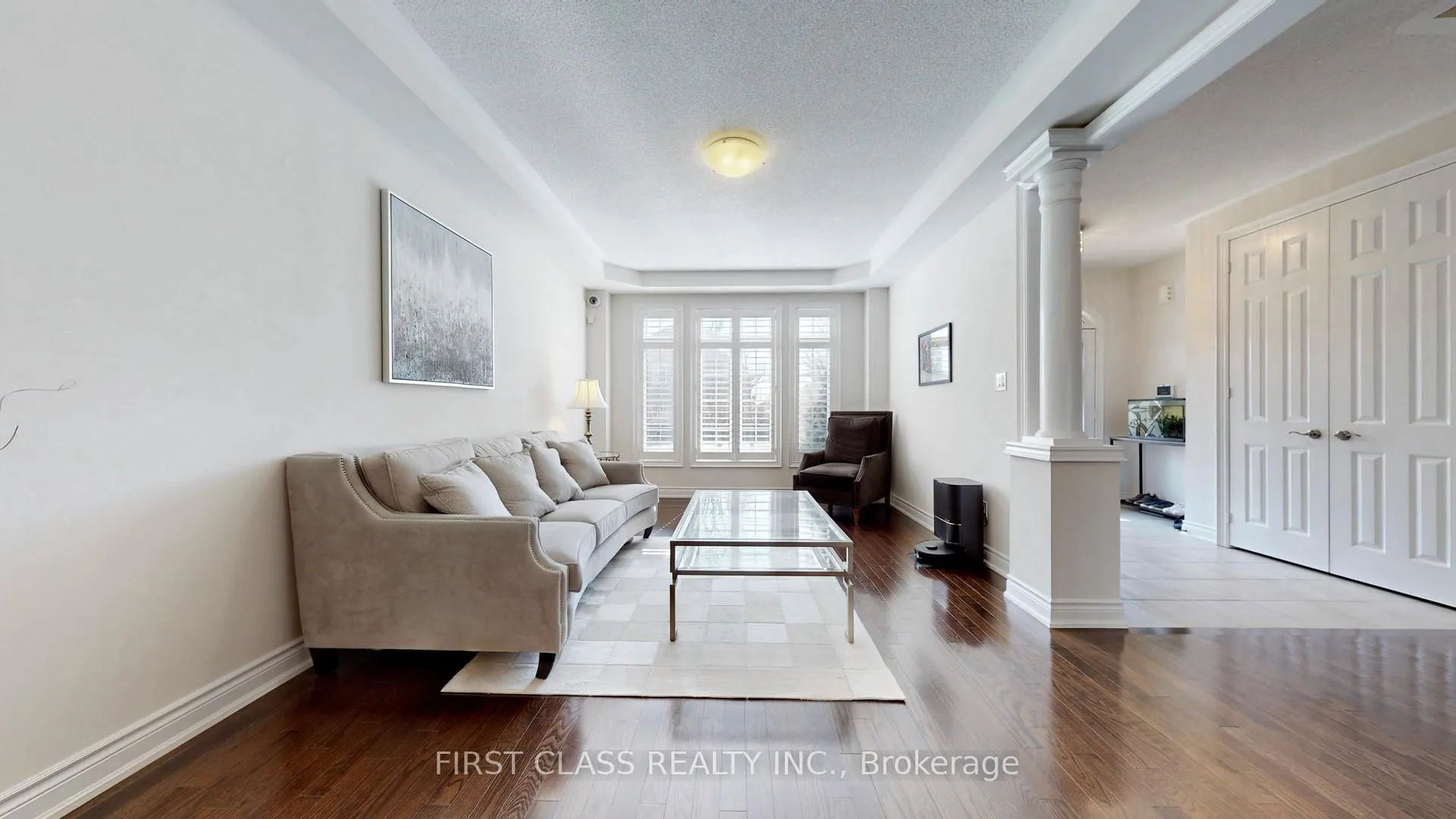 Photo 4 of 93 Royal West Drive, Brampton, Credit Valley — HOMEH