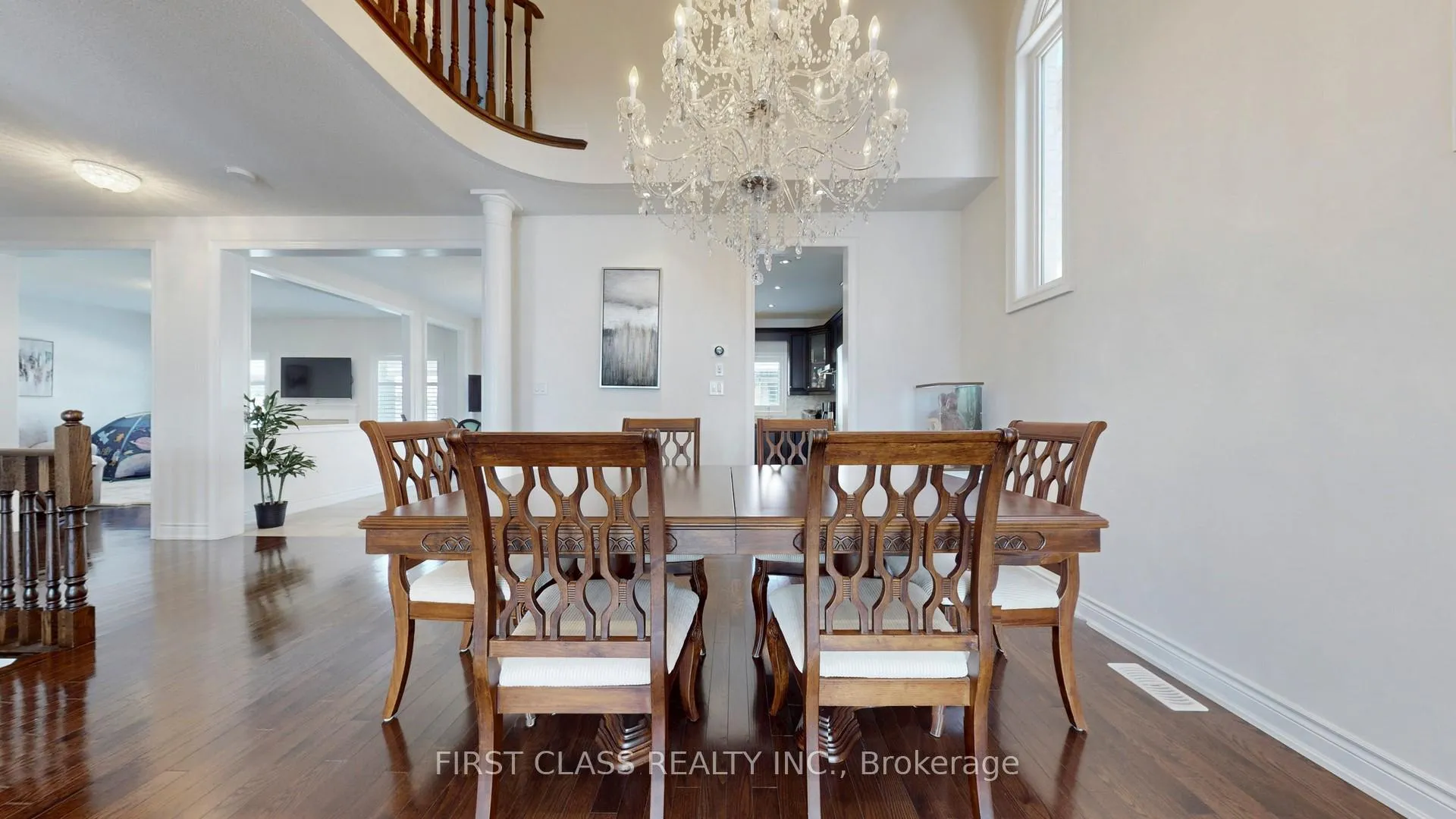 Photo 9 of 93 Royal West Drive, Brampton, Credit Valley — HOMEH