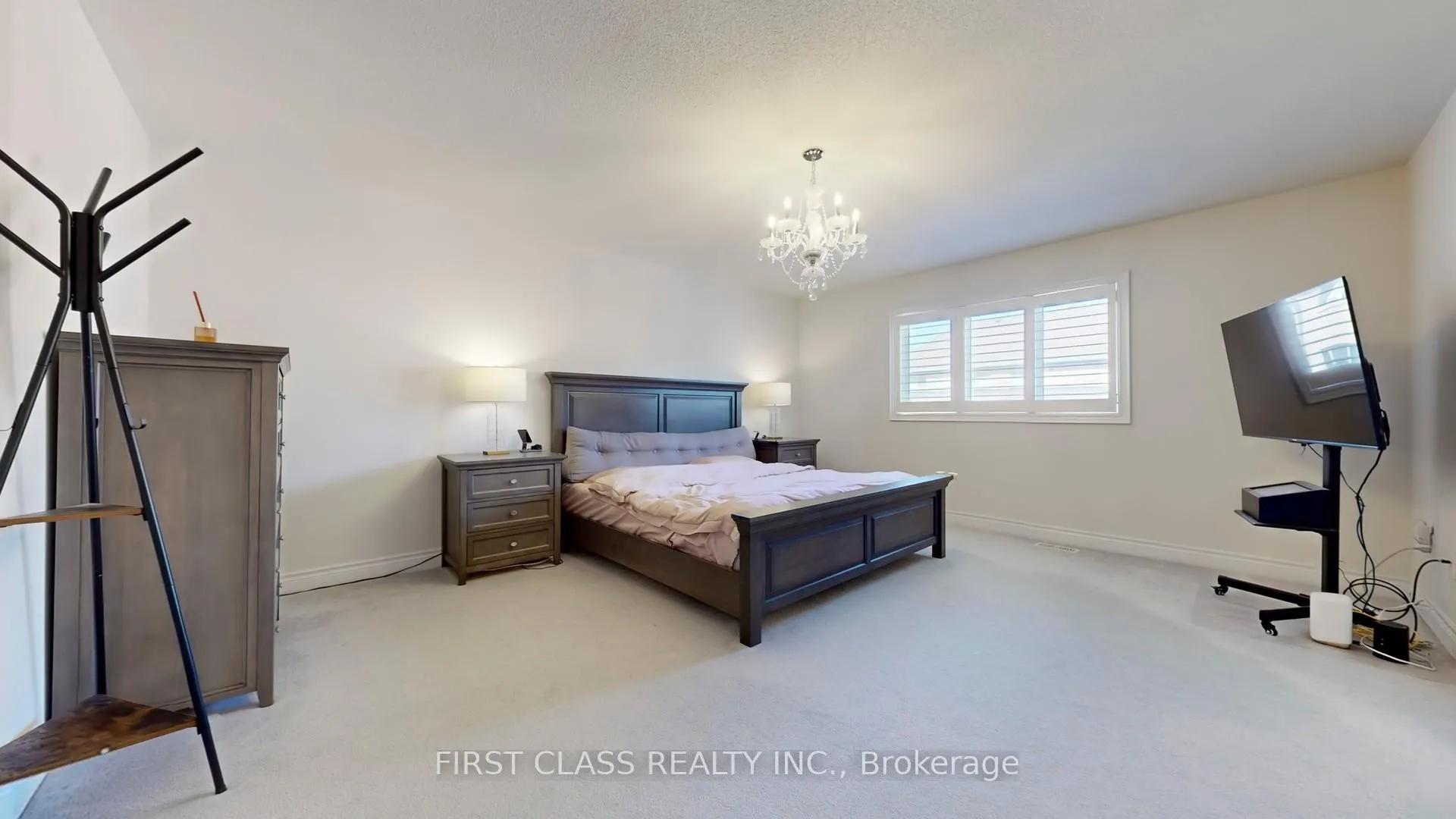 Photo 23 of 93 Royal West Drive, Brampton, Credit Valley — HOMEH