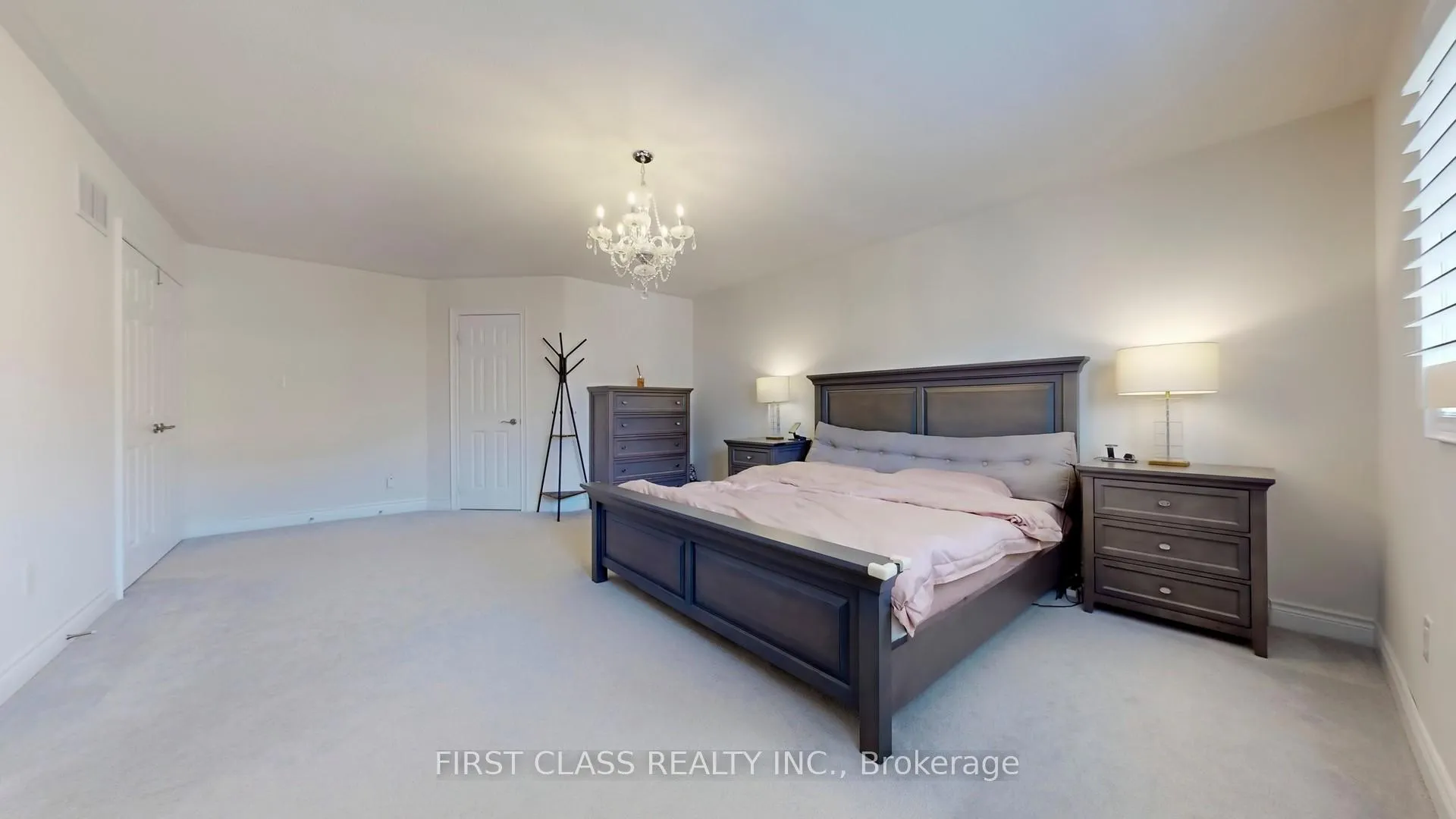 Photo 25 of 93 Royal West Drive, Brampton, Credit Valley — HOMEH