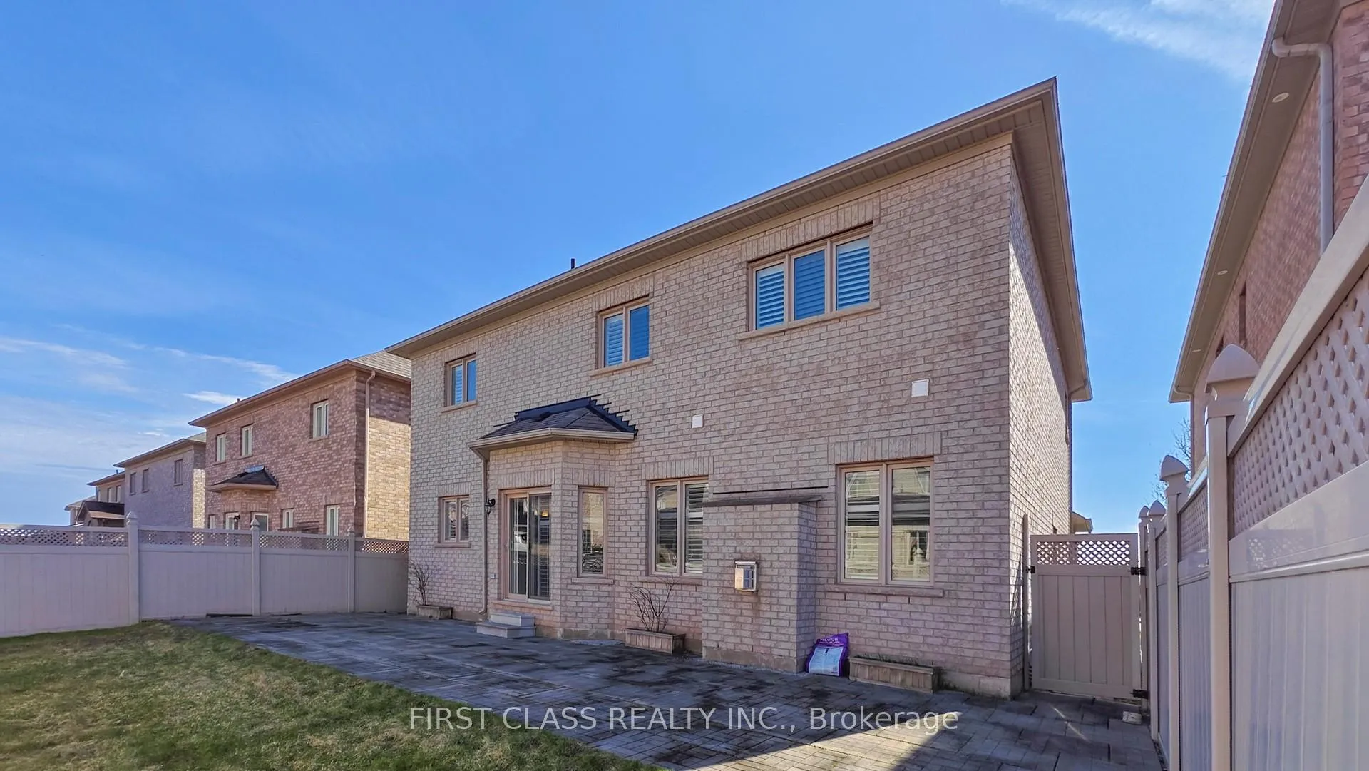 Photo 42 of 93 Royal West Drive, Brampton, Credit Valley — HOMEH