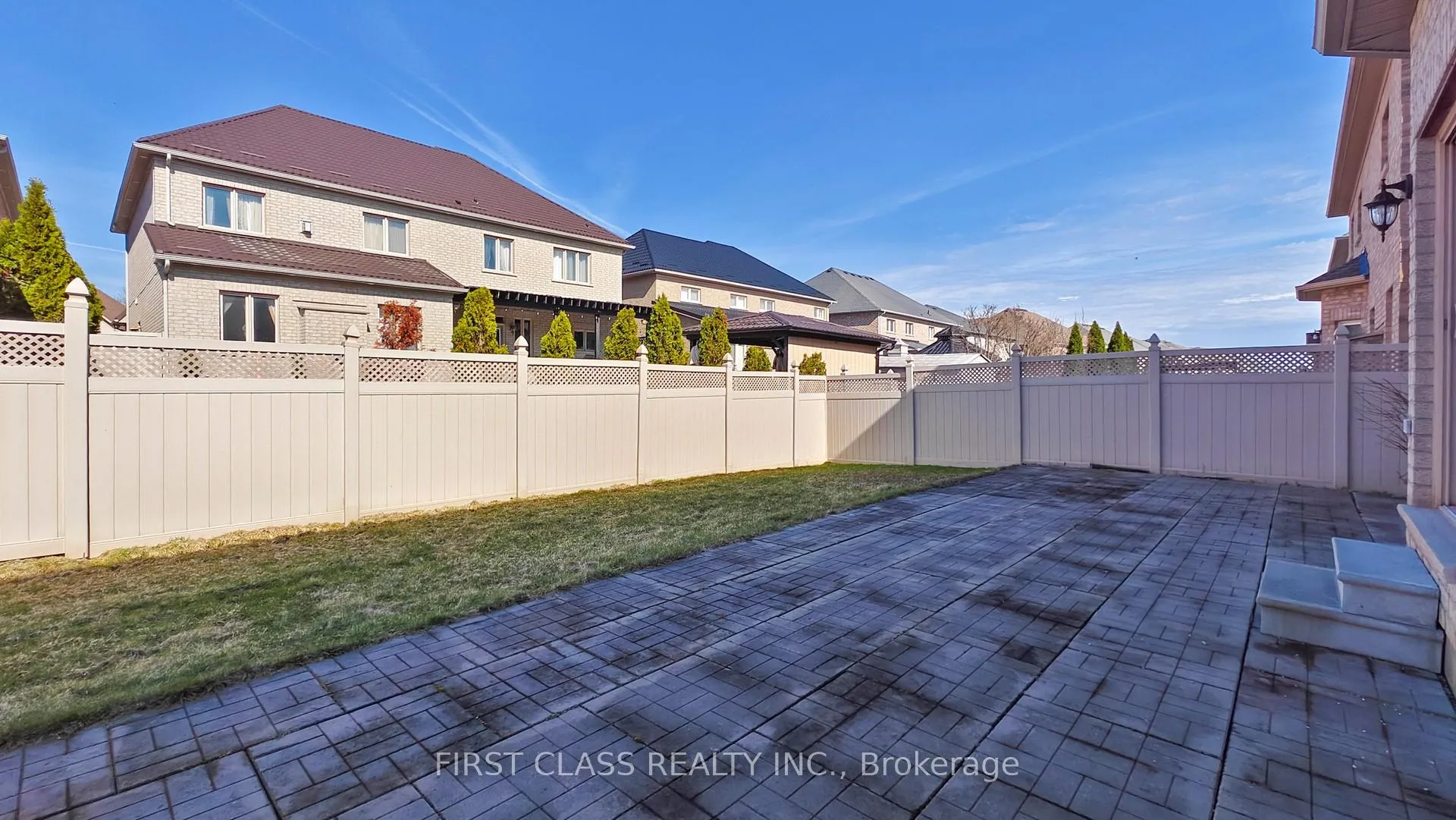 Photo 45 of 93 Royal West Drive, Brampton, Credit Valley — HOMEH