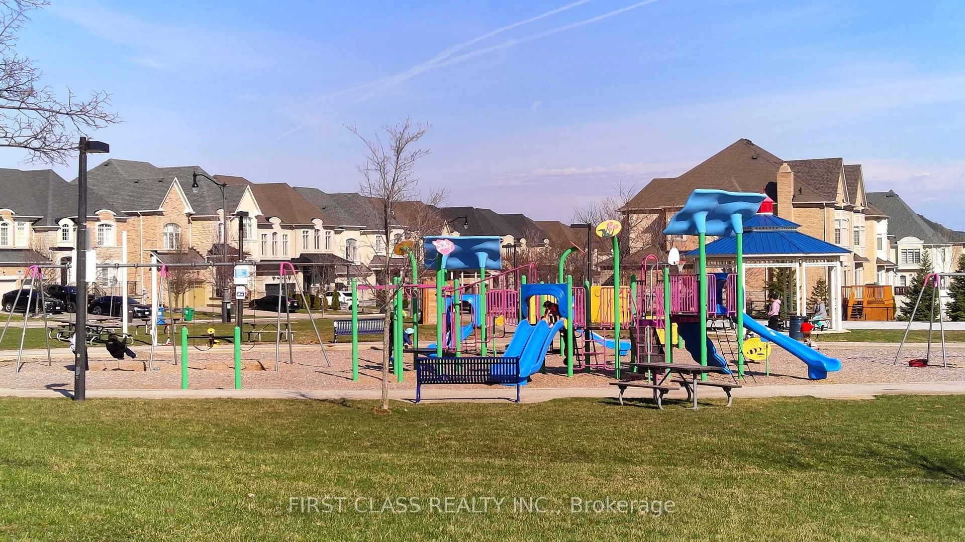 Photo 46 of 93 Royal West Drive, Brampton, Credit Valley — HOMEH
