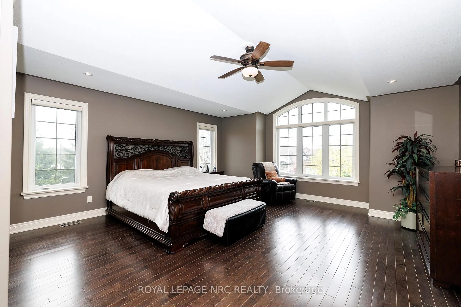 Photo 34 of 8479 Forestview Boulevard, Niagara Falls, Forestview — HOMEH