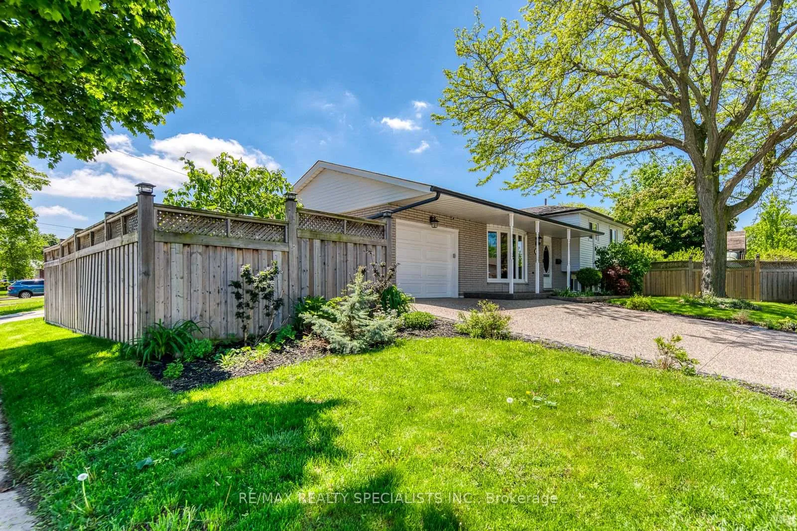 Photo 3 of 5 Country Club Drive, Hamilton, Vincent — HOMEH