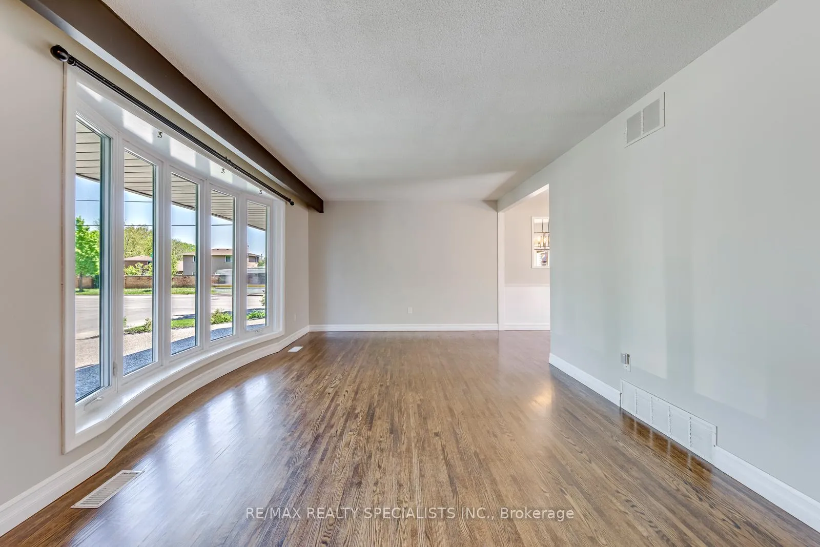 Photo 6 of 5 Country Club Drive, Hamilton, Vincent — HOMEH