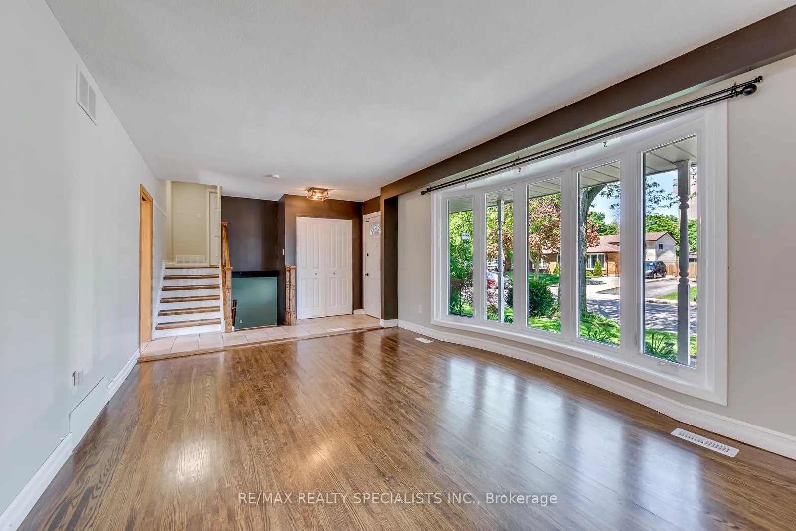 Photo 10 of 5 Country Club Drive, Hamilton, Vincent — HOMEH