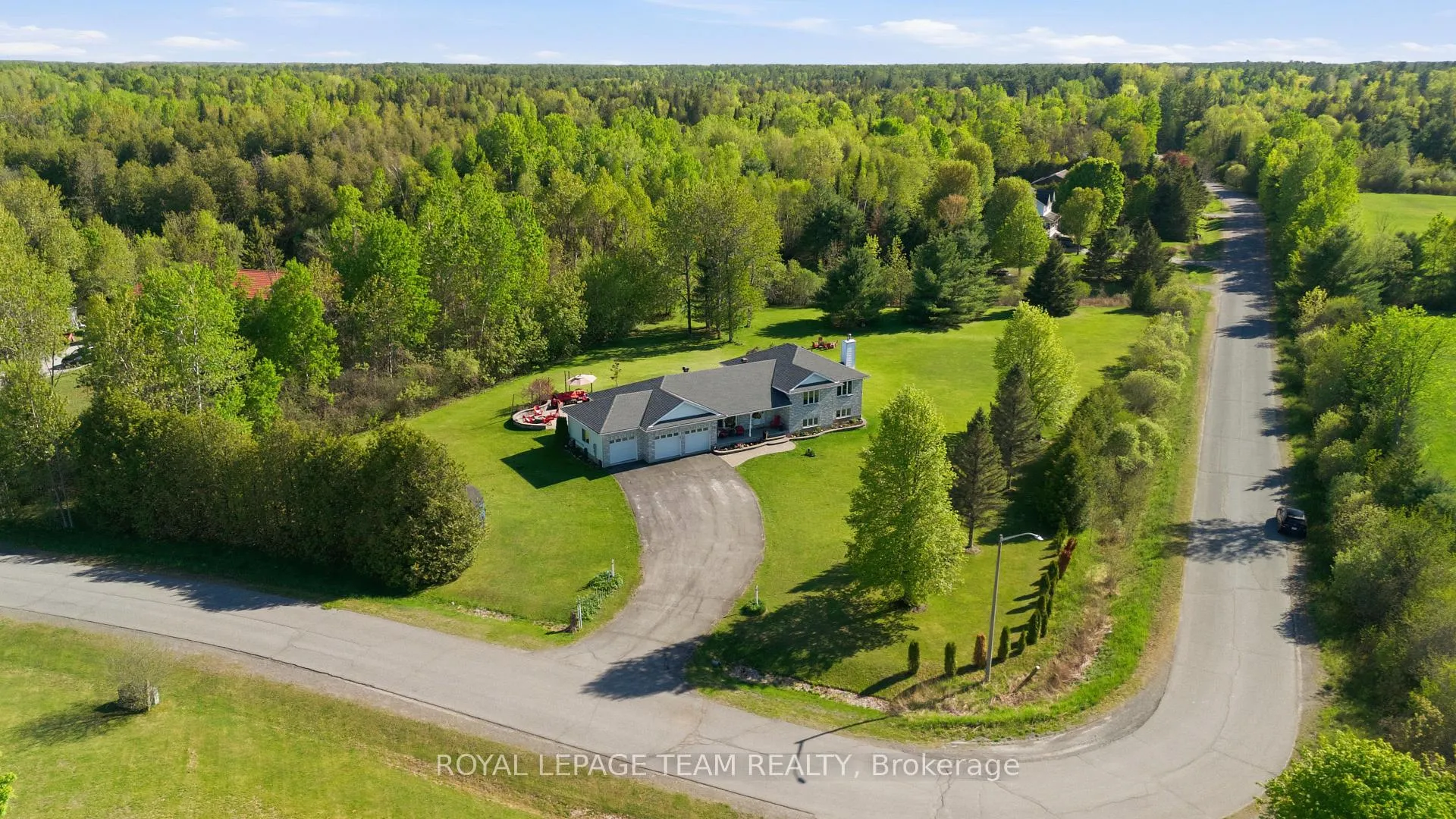 Photo 4 of 118 Rushing Brook Drive, Ottawa, Huntley Ward (South West) — HOMEH