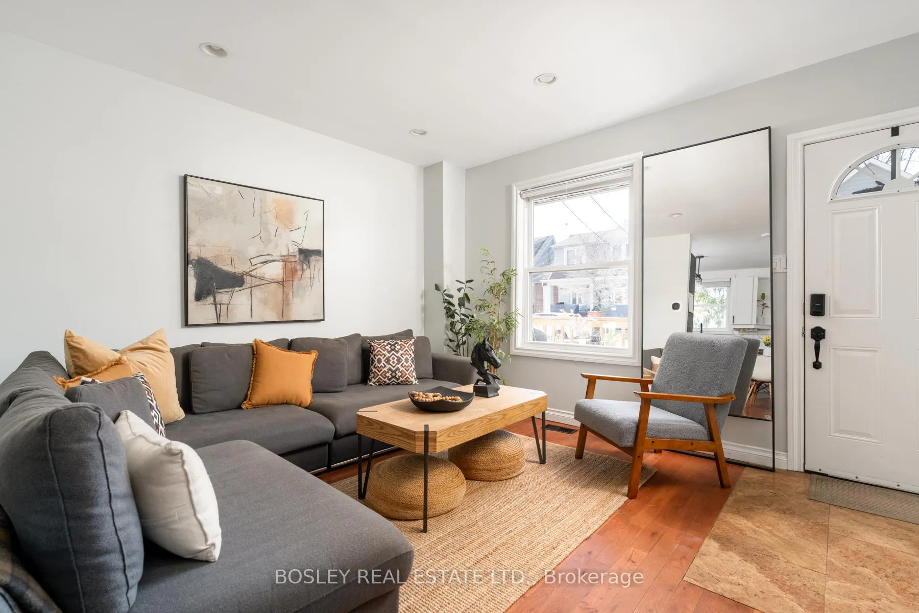 Photo 4 of 24 Queensdale Avenue, Toronto, Danforth Village-East York — HOMEH