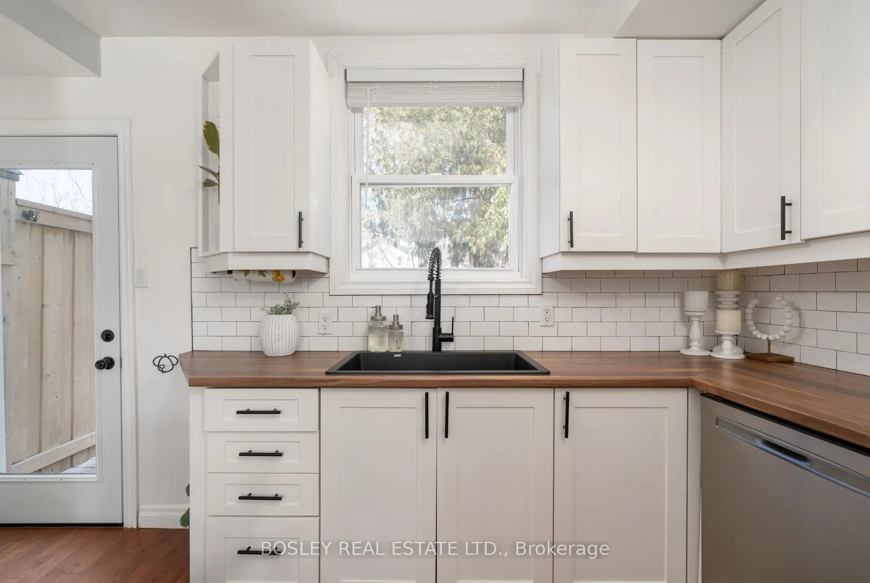 Photo 8 of 24 Queensdale Avenue, Toronto, Danforth Village-East York — HOMEH