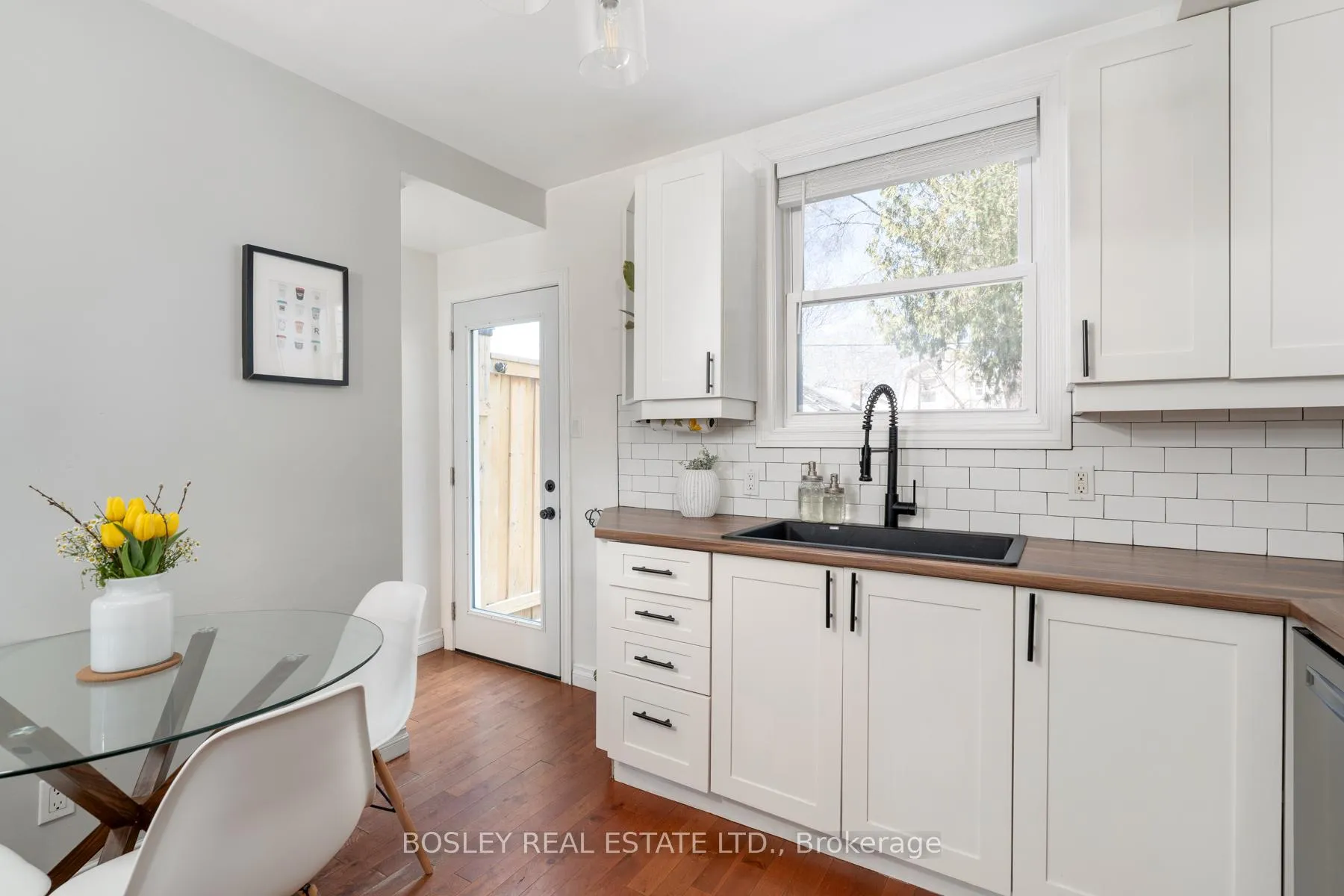 Photo 12 of 24 Queensdale Avenue, Toronto, Danforth Village-East York — HOMEH