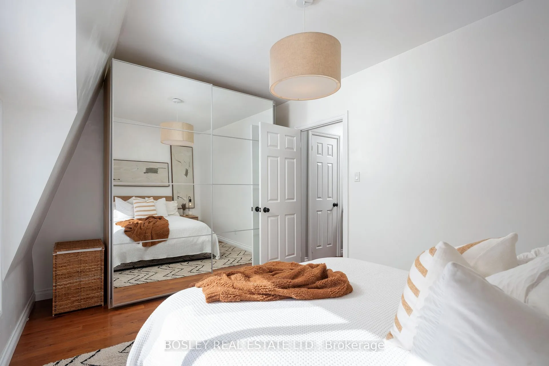Photo 16 of 24 Queensdale Avenue, Toronto, Danforth Village-East York — HOMEH