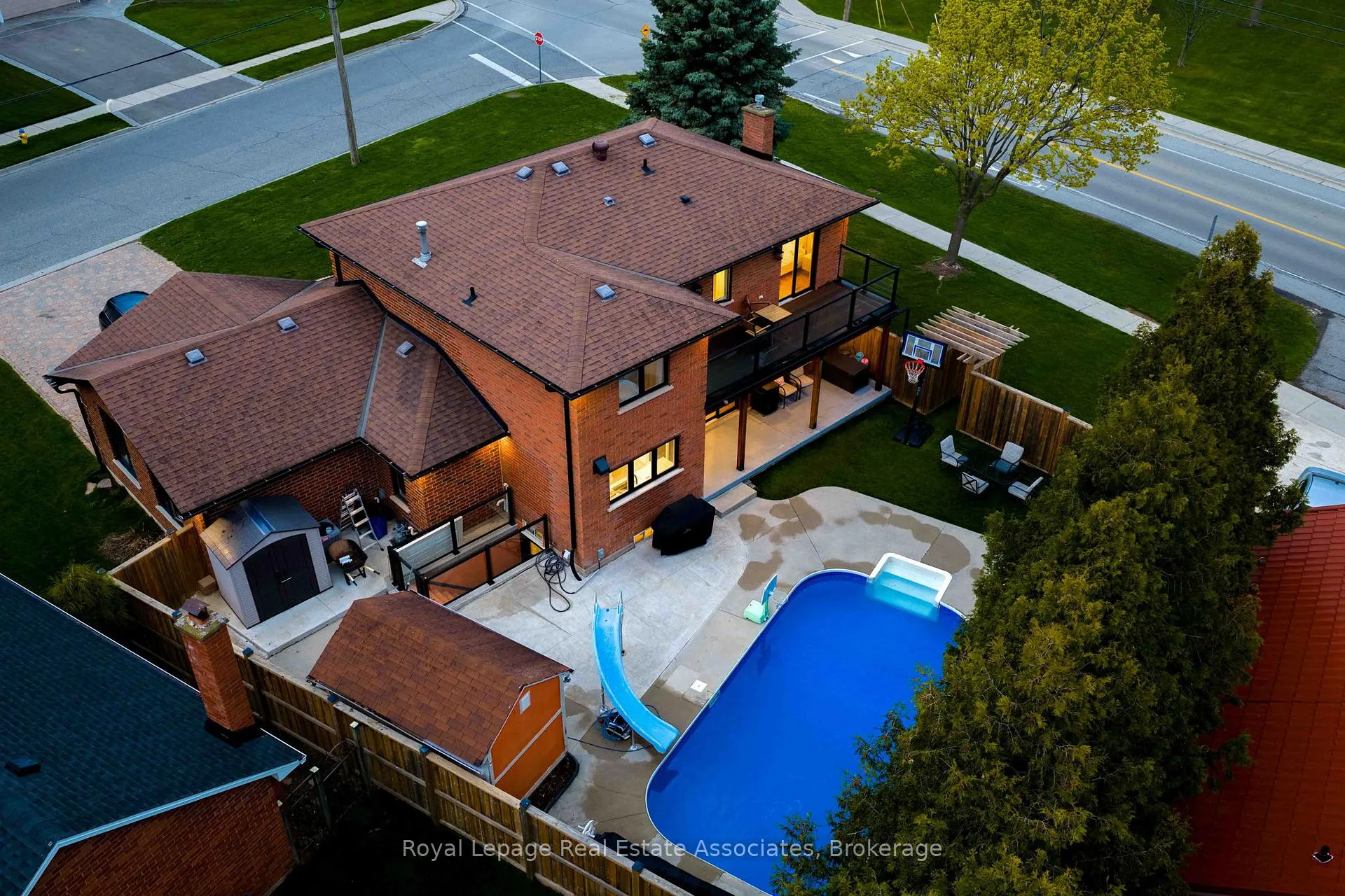 Photo 4 of 382 Nelles Road N, Grimsby, Grimsby Beach — HOMEH