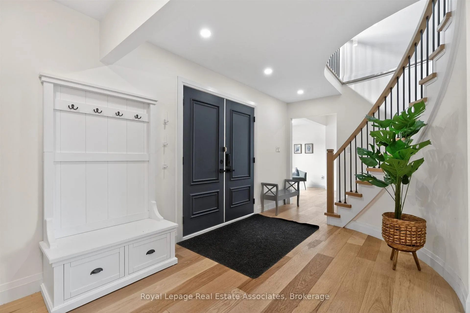 Photo 7 of 382 Nelles Road N, Grimsby, Grimsby Beach — HOMEH