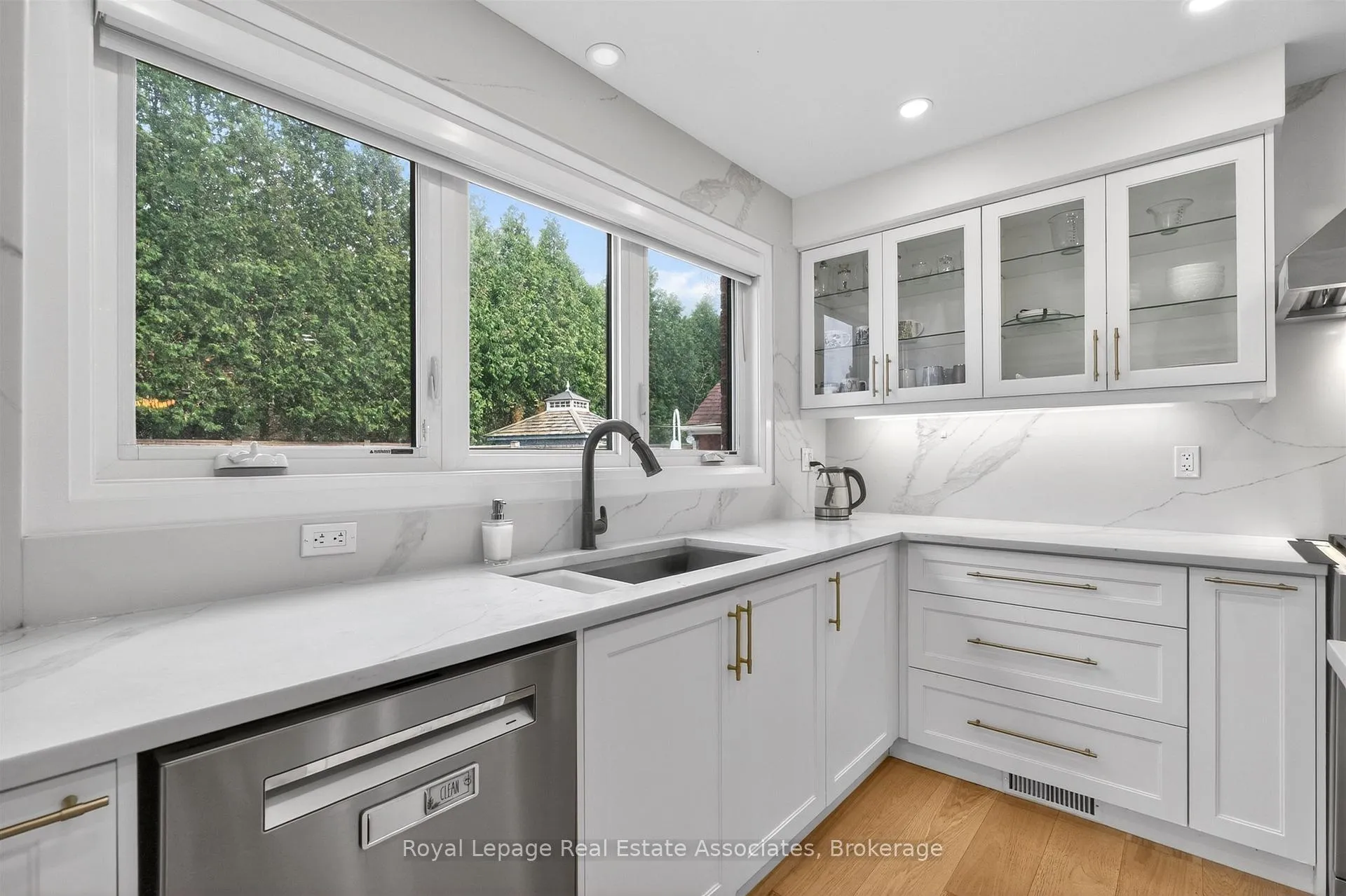 Photo 16 of 382 Nelles Road N, Grimsby, Grimsby Beach — HOMEH
