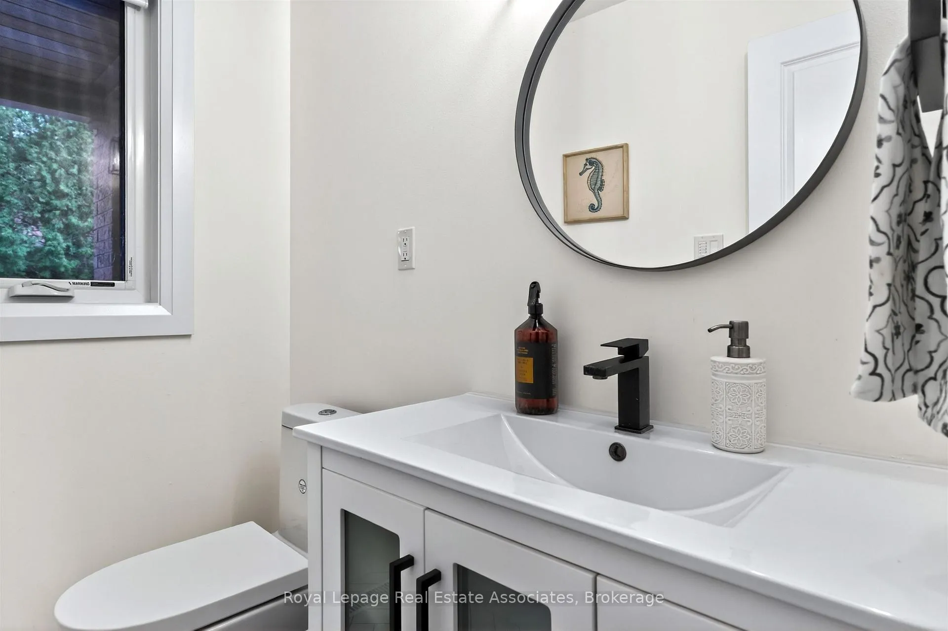 Photo 18 of 382 Nelles Road N, Grimsby, Grimsby Beach — HOMEH