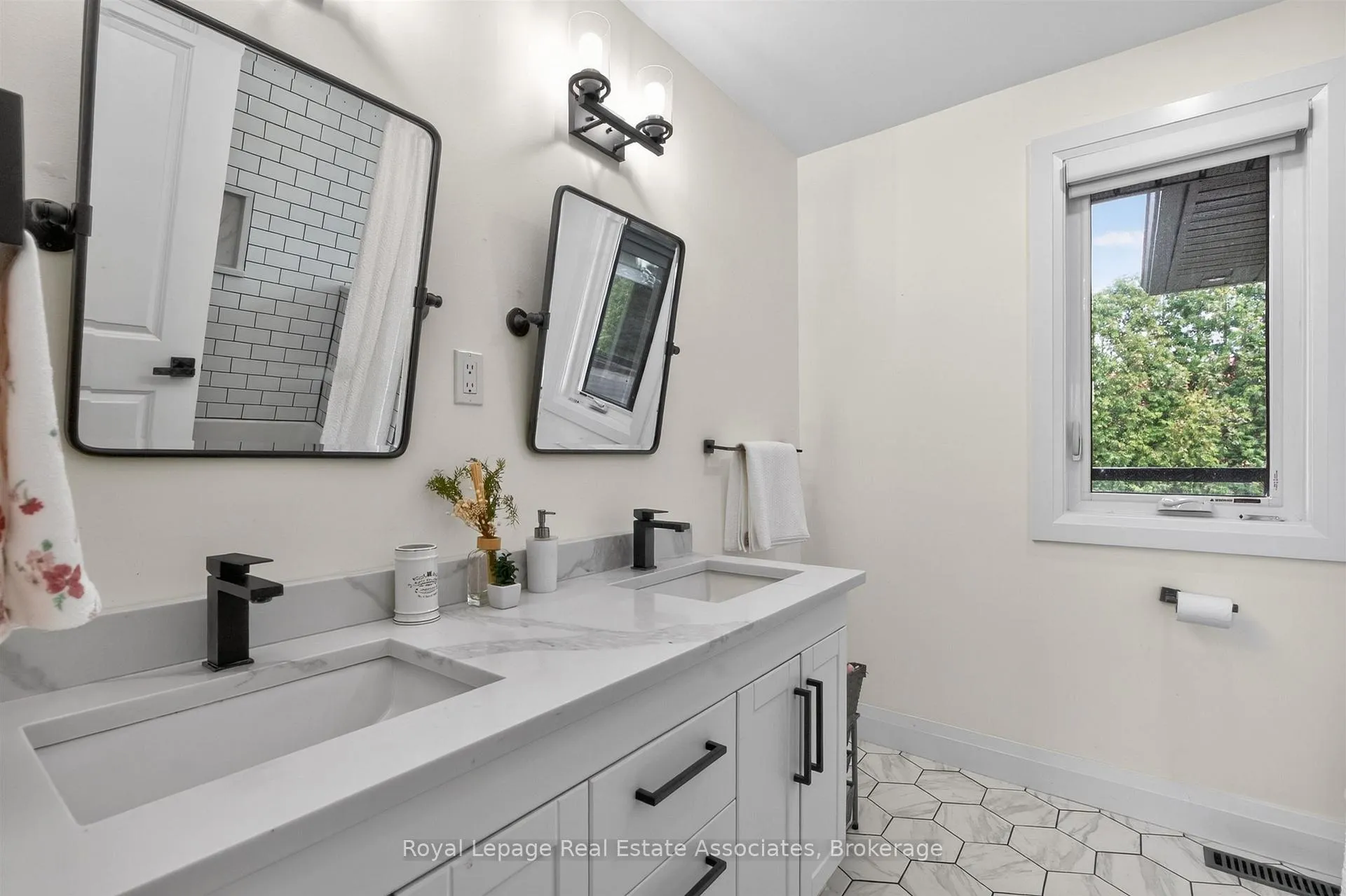 Photo 35 of 382 Nelles Road N, Grimsby, Grimsby Beach — HOMEH