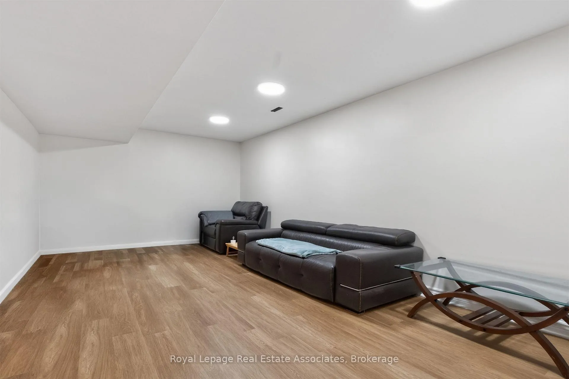 Photo 37 of 382 Nelles Road N, Grimsby, Grimsby Beach — HOMEH