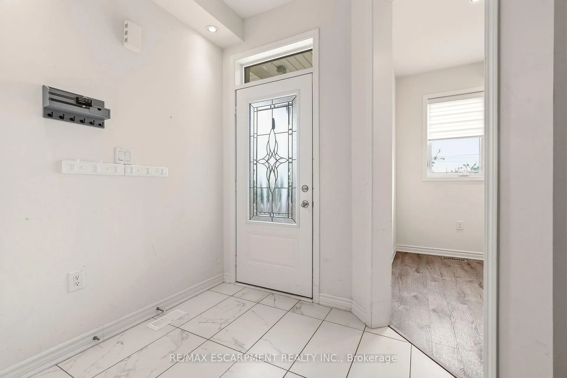 Photo 3 of 1364 Sycamore Garden, Milton, Cobban — HOMEH