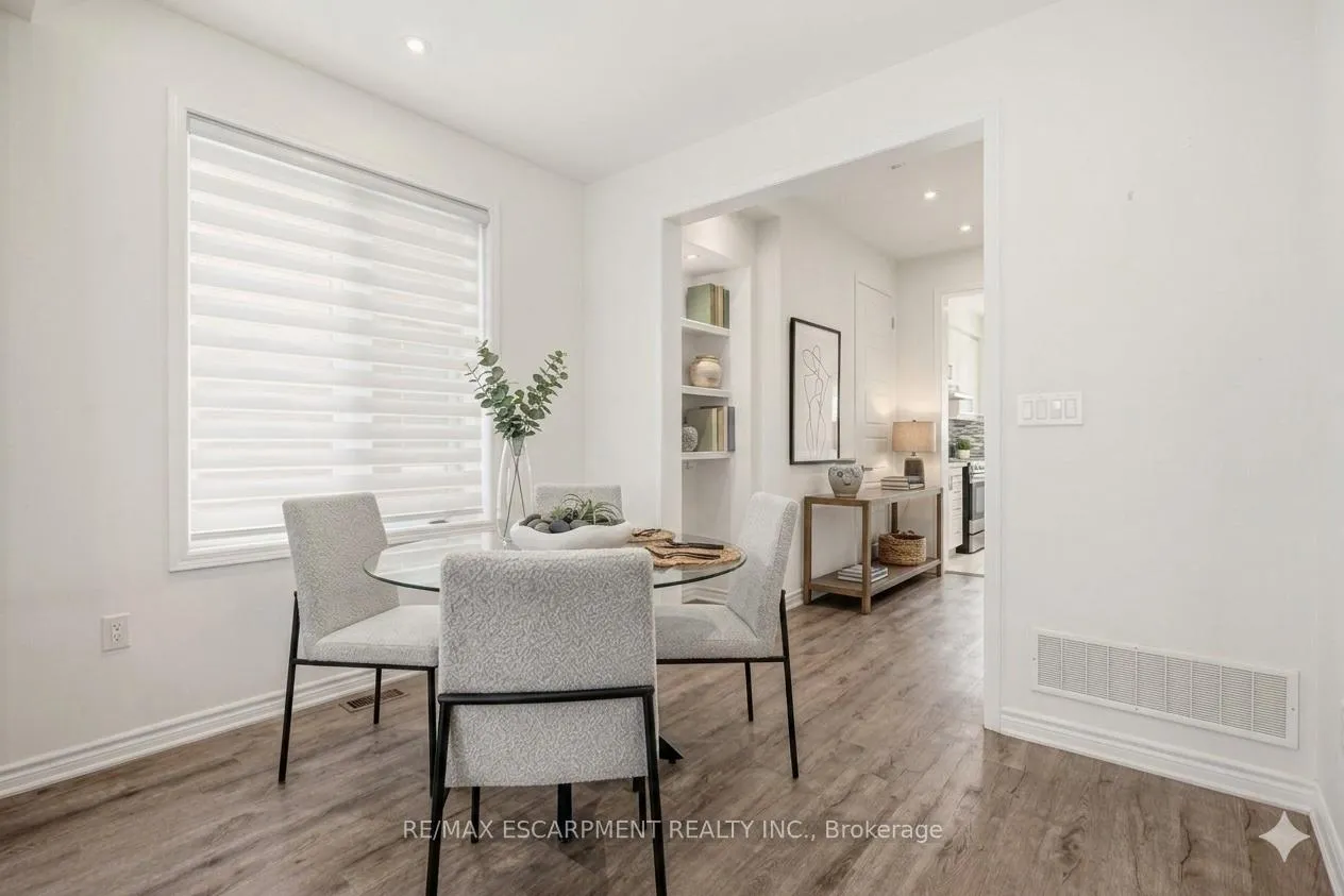 Photo 11 of 1364 Sycamore Garden, Milton, Cobban — HOMEH