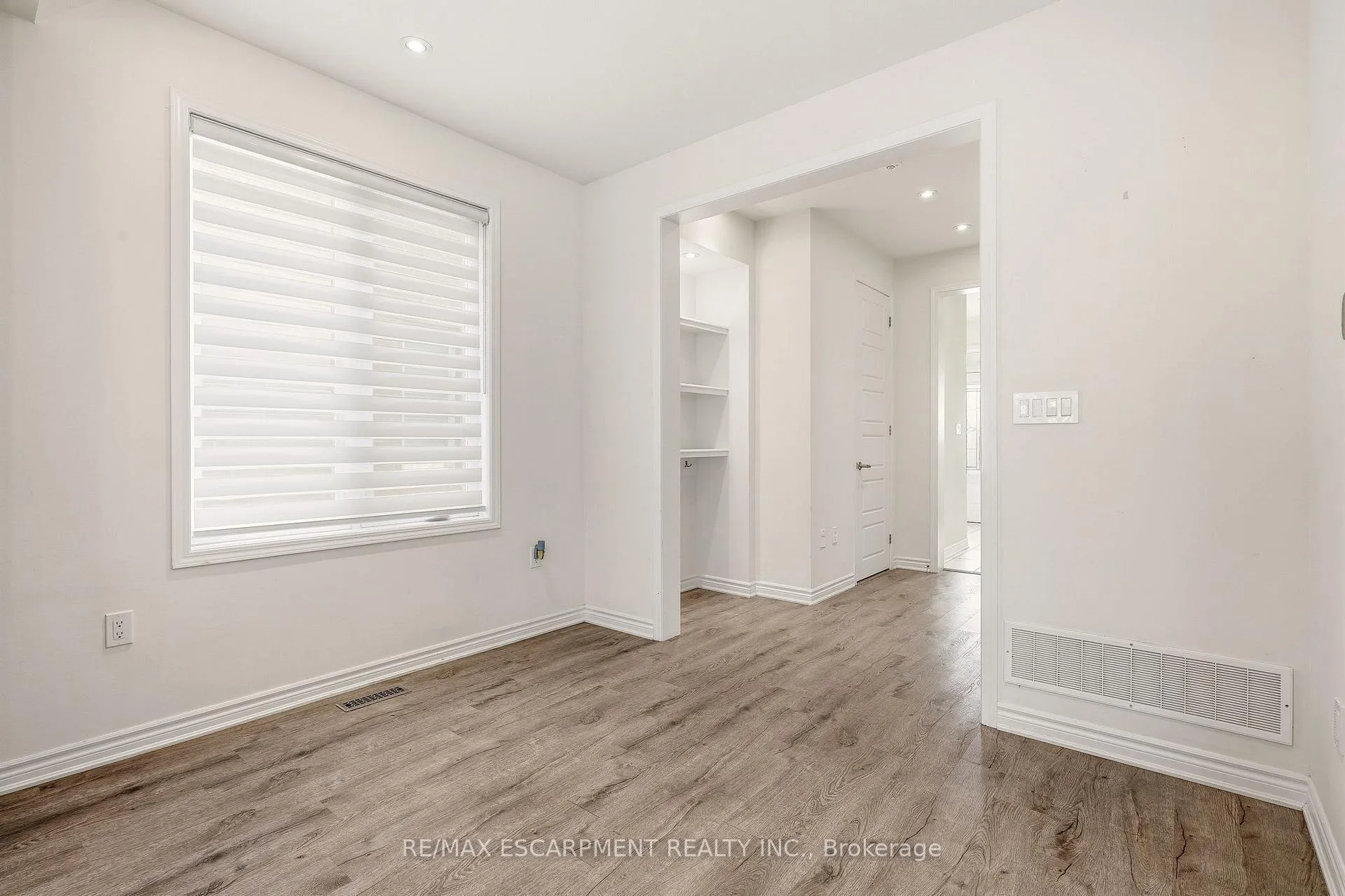 Photo 12 of 1364 Sycamore Garden, Milton, Cobban — HOMEH