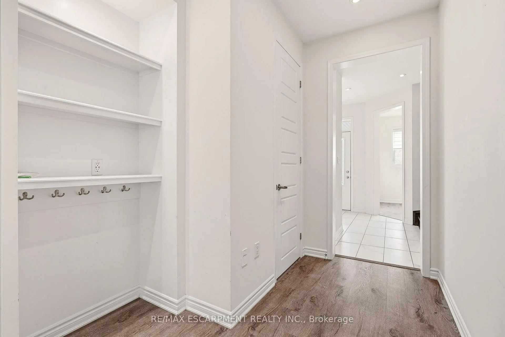Photo 19 of 1364 Sycamore Garden, Milton, Cobban — HOMEH