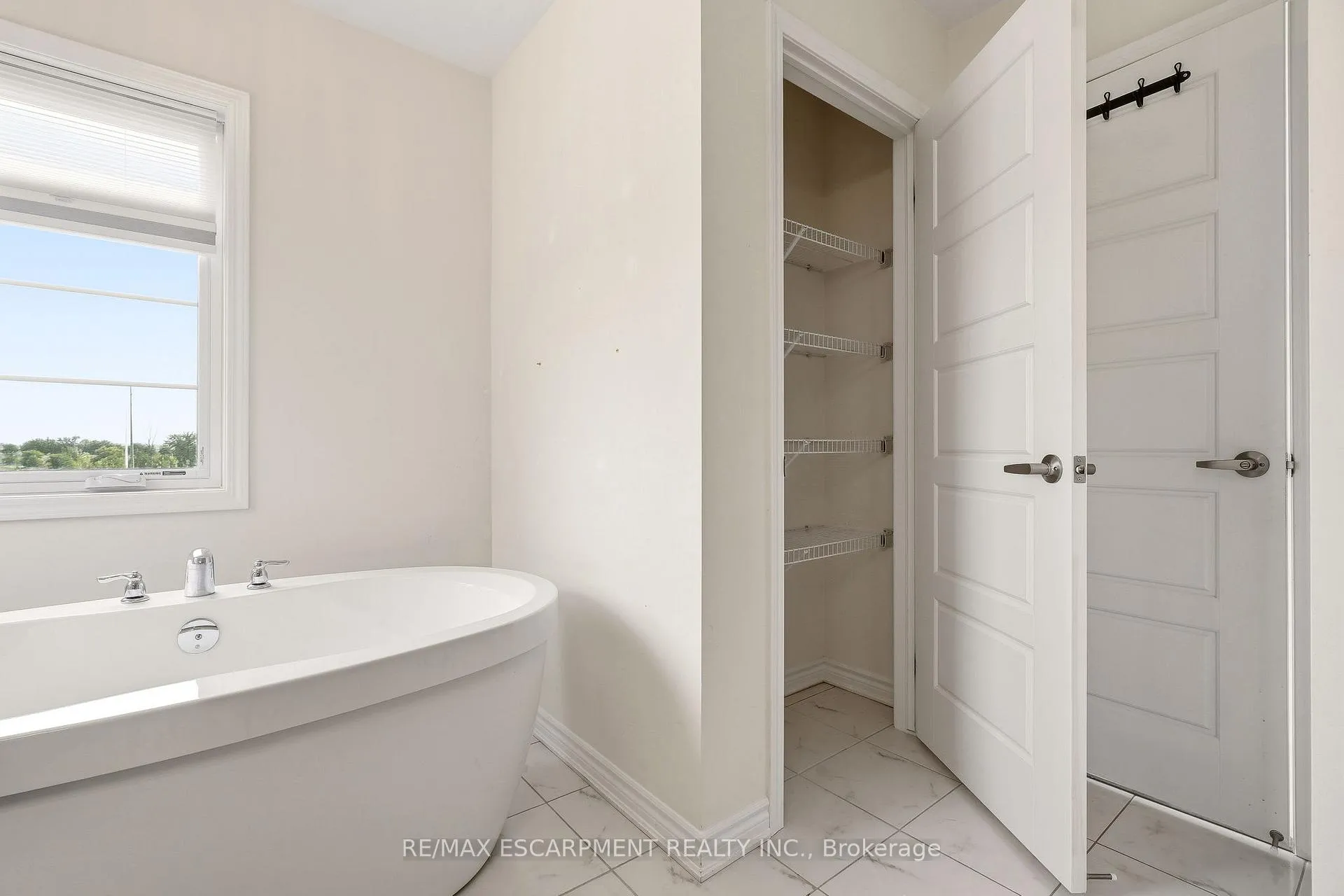 Photo 29 of 1364 Sycamore Garden, Milton, Cobban — HOMEH