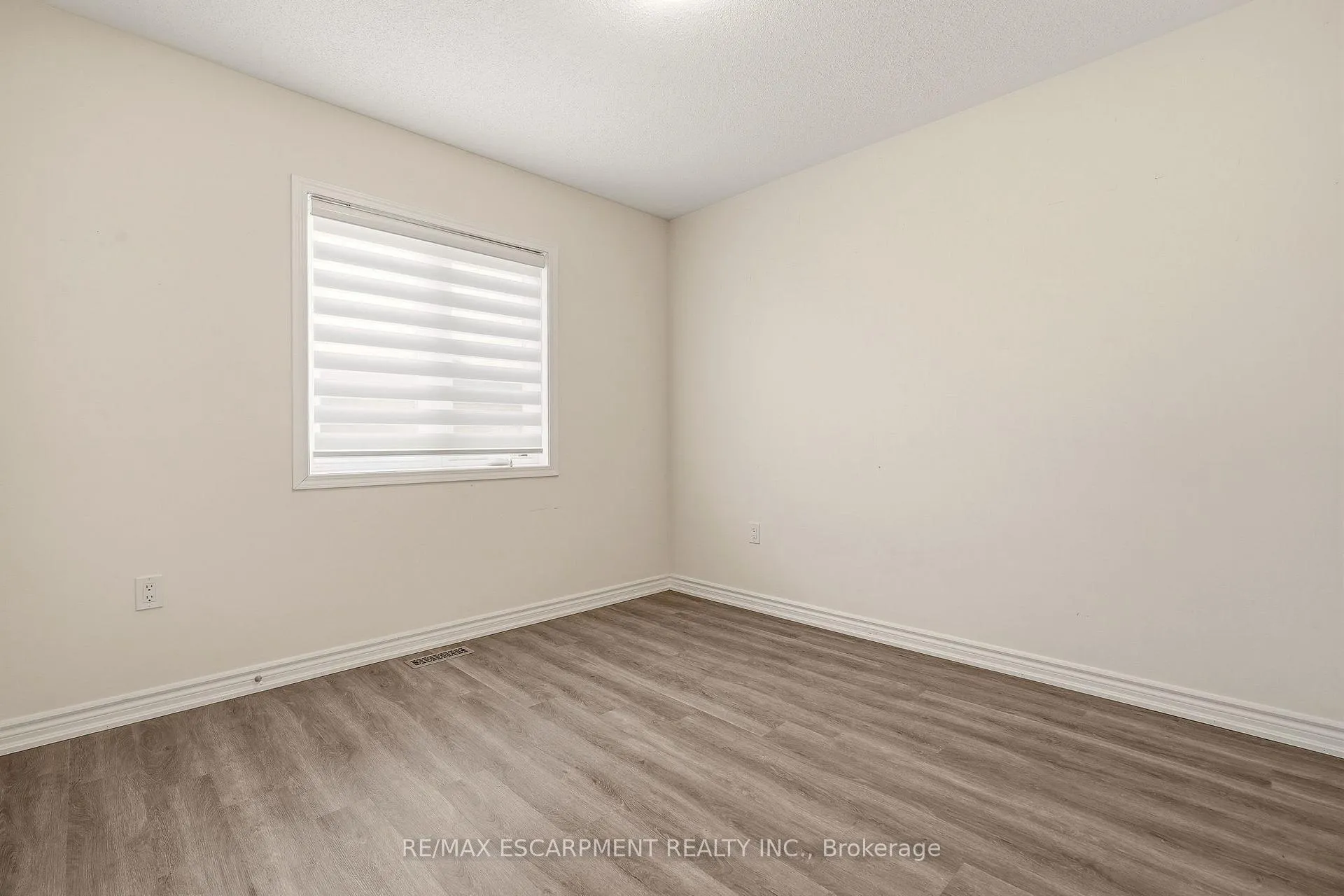 Photo 34 of 1364 Sycamore Garden, Milton, Cobban — HOMEH