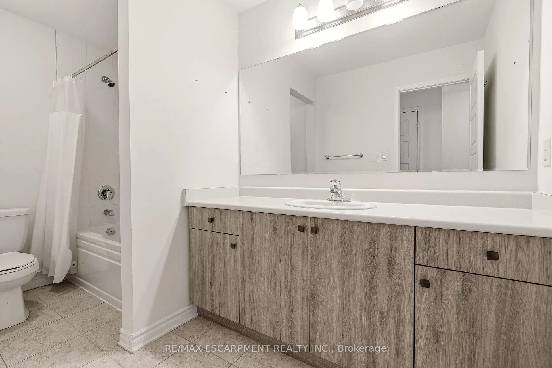 Photo 37 of 1364 Sycamore Garden, Milton, Cobban — HOMEH