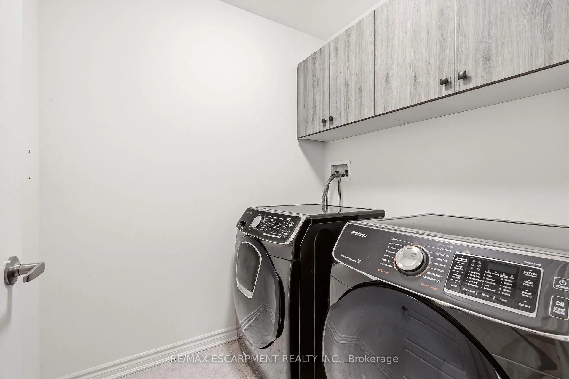 Photo 38 of 1364 Sycamore Garden, Milton, Cobban — HOMEH