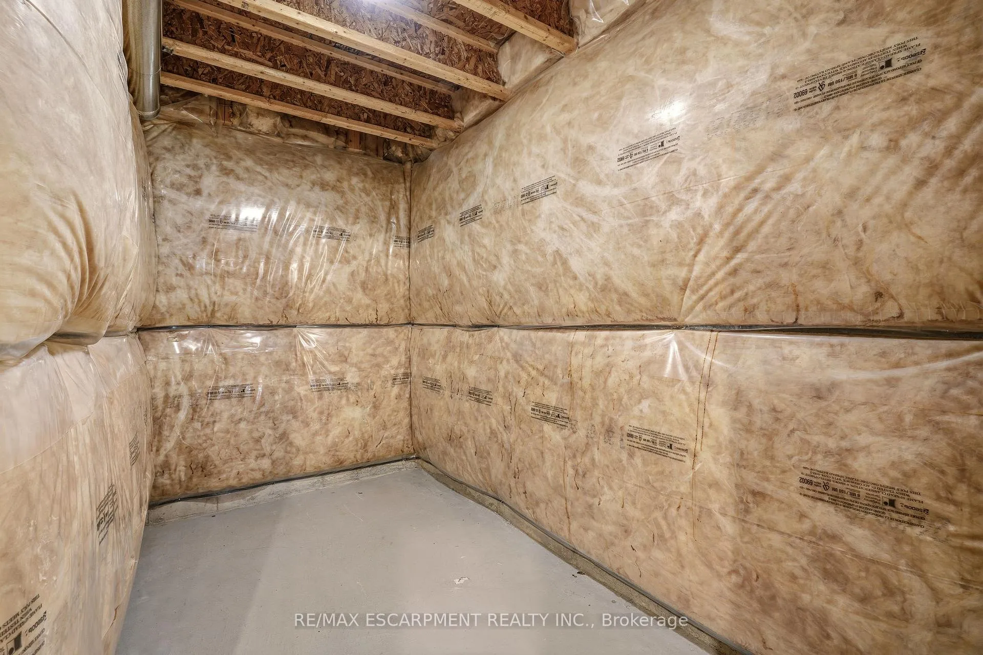 Photo 41 of 1364 Sycamore Garden, Milton, Cobban — HOMEH