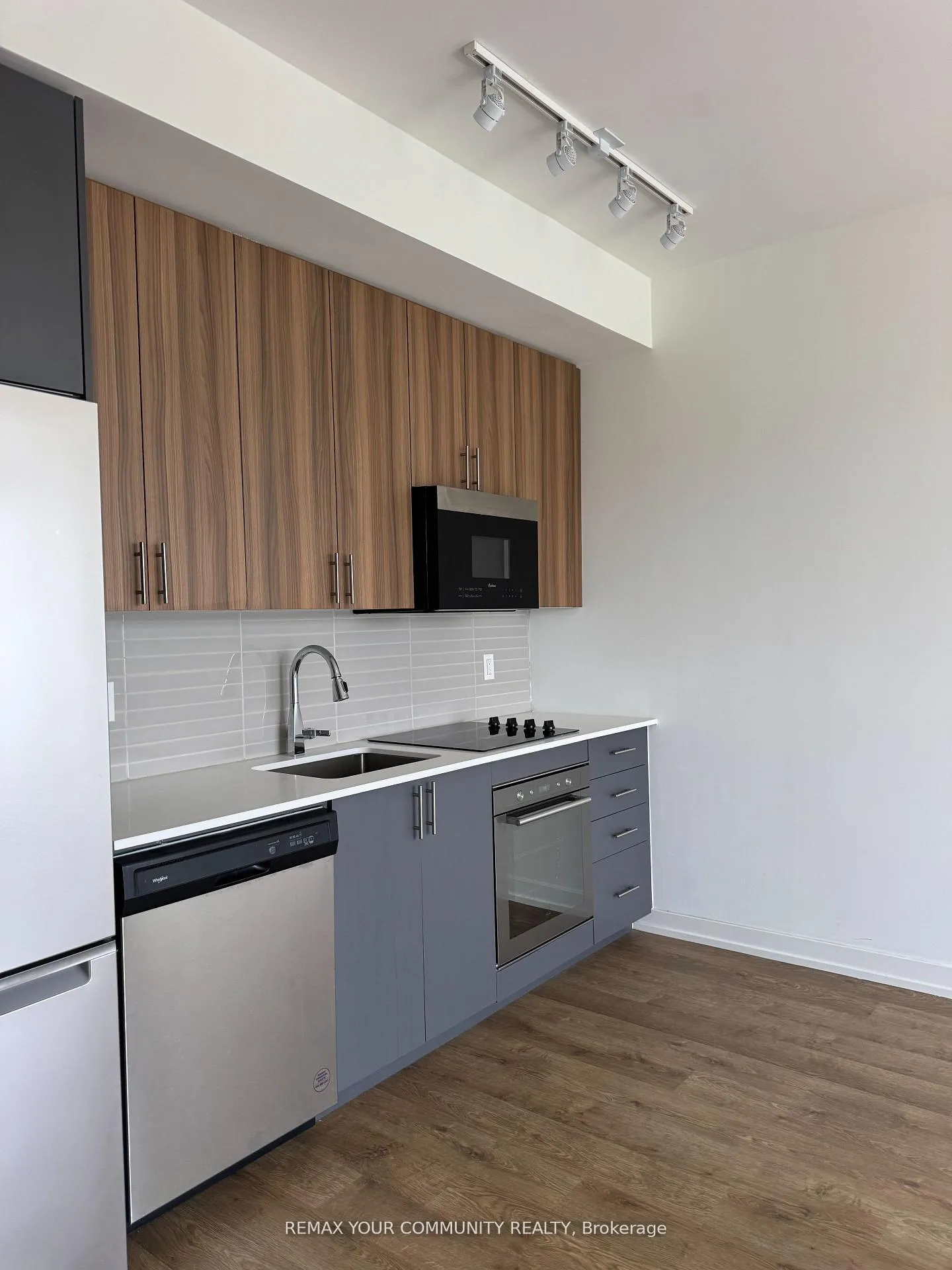 Photo 4 of Unit 704, 415 Main Street W, Hamilton, Kirkendall — HOMEH