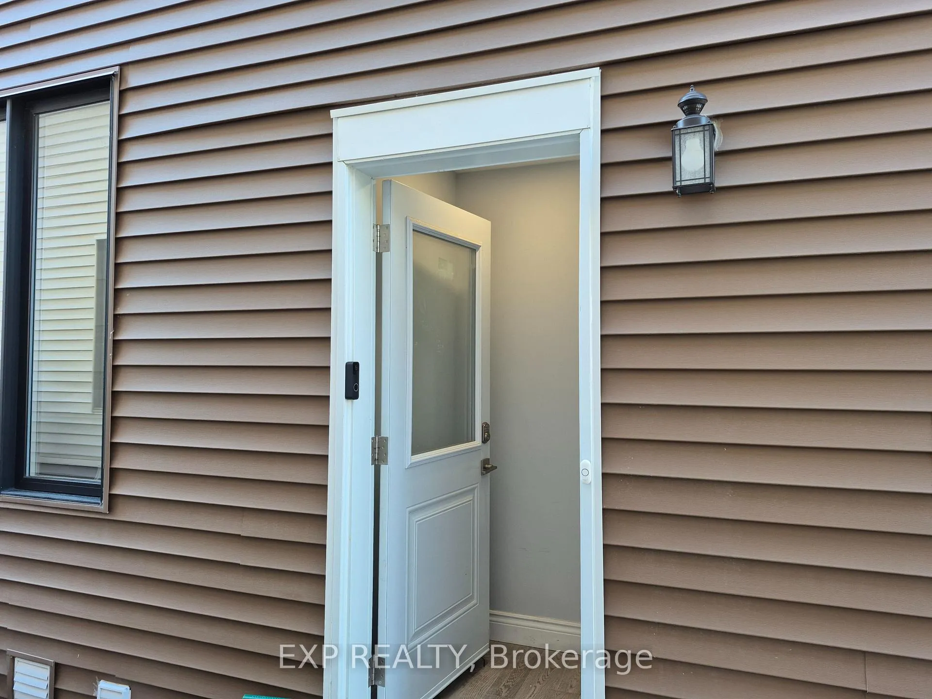Photo 3 of 708 Perseus Avenue, Ottawa, Barrhaven - Half Moon Bay — HOMEH