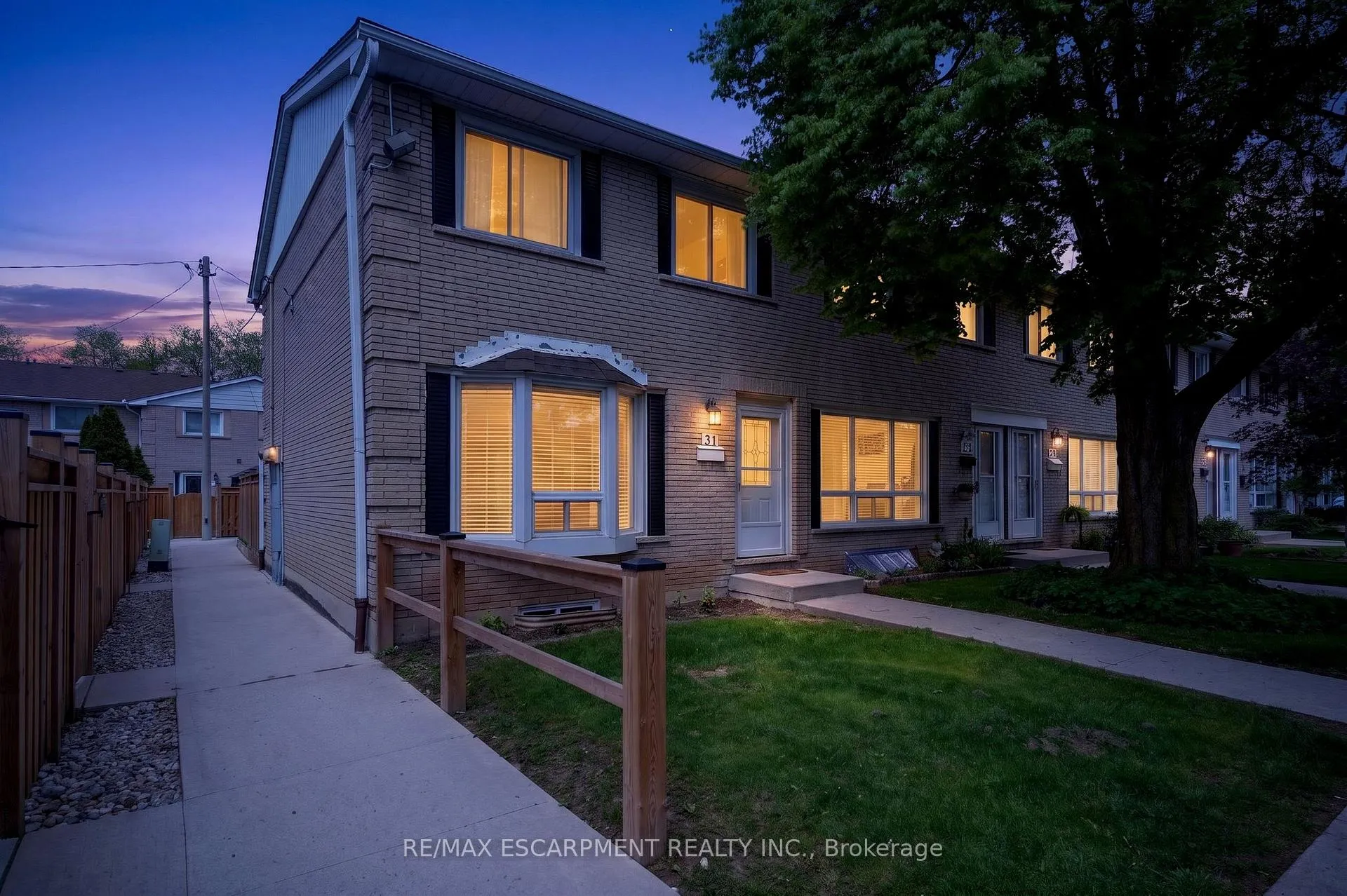 Photo 2 of Unit 31, 2700 Barton Street E, Hamilton, Riverdale — HOMEH