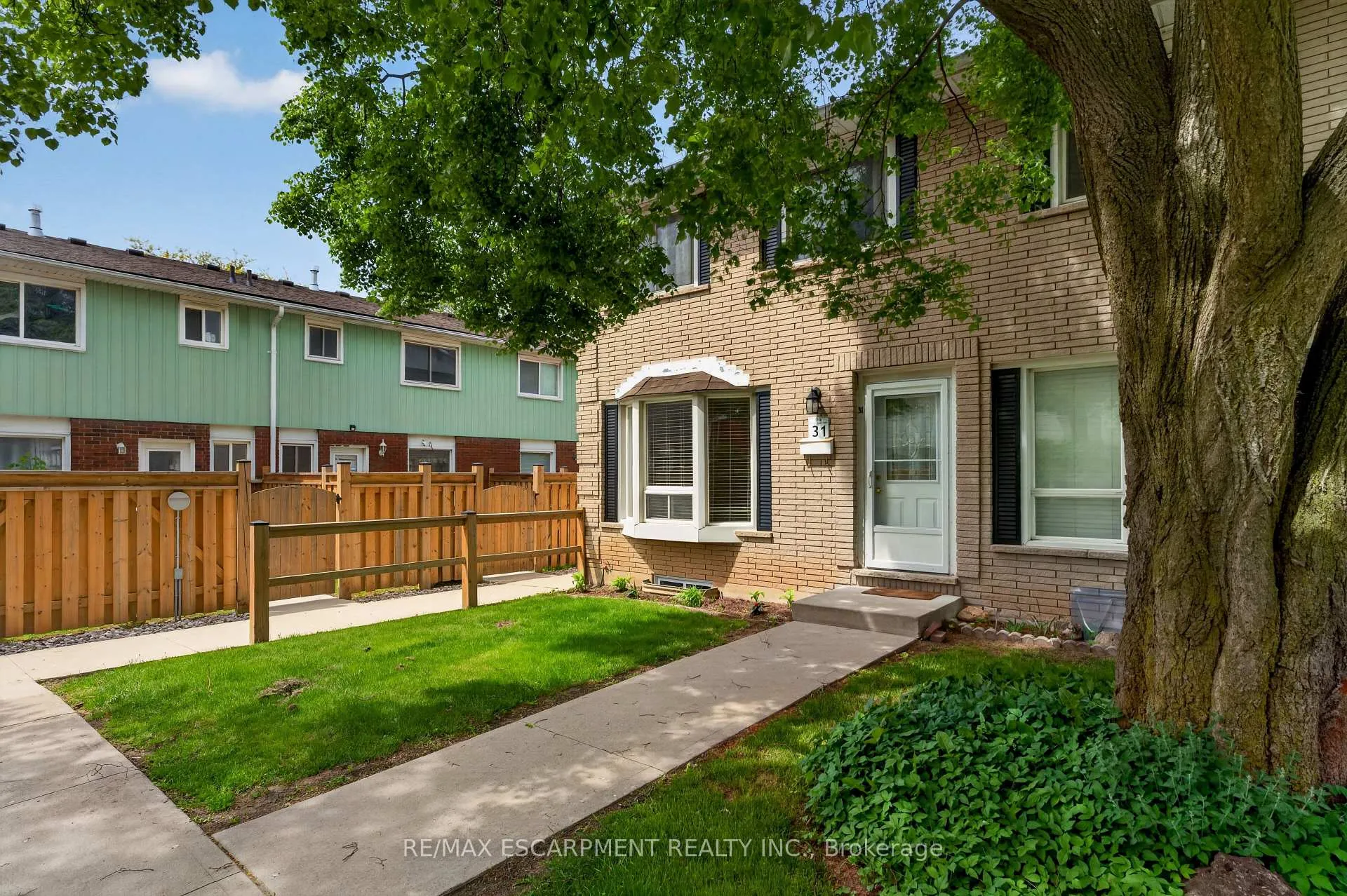 Photo 3 of Unit 31, 2700 Barton Street E, Hamilton, Riverdale — HOMEH