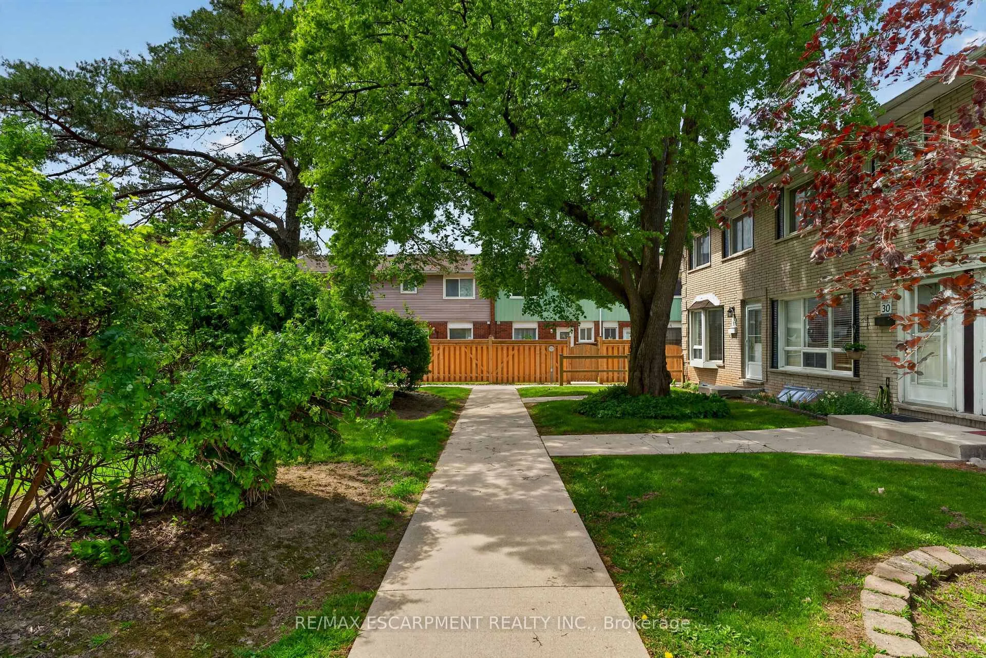 Photo 4 of Unit 31, 2700 Barton Street E, Hamilton, Riverdale — HOMEH