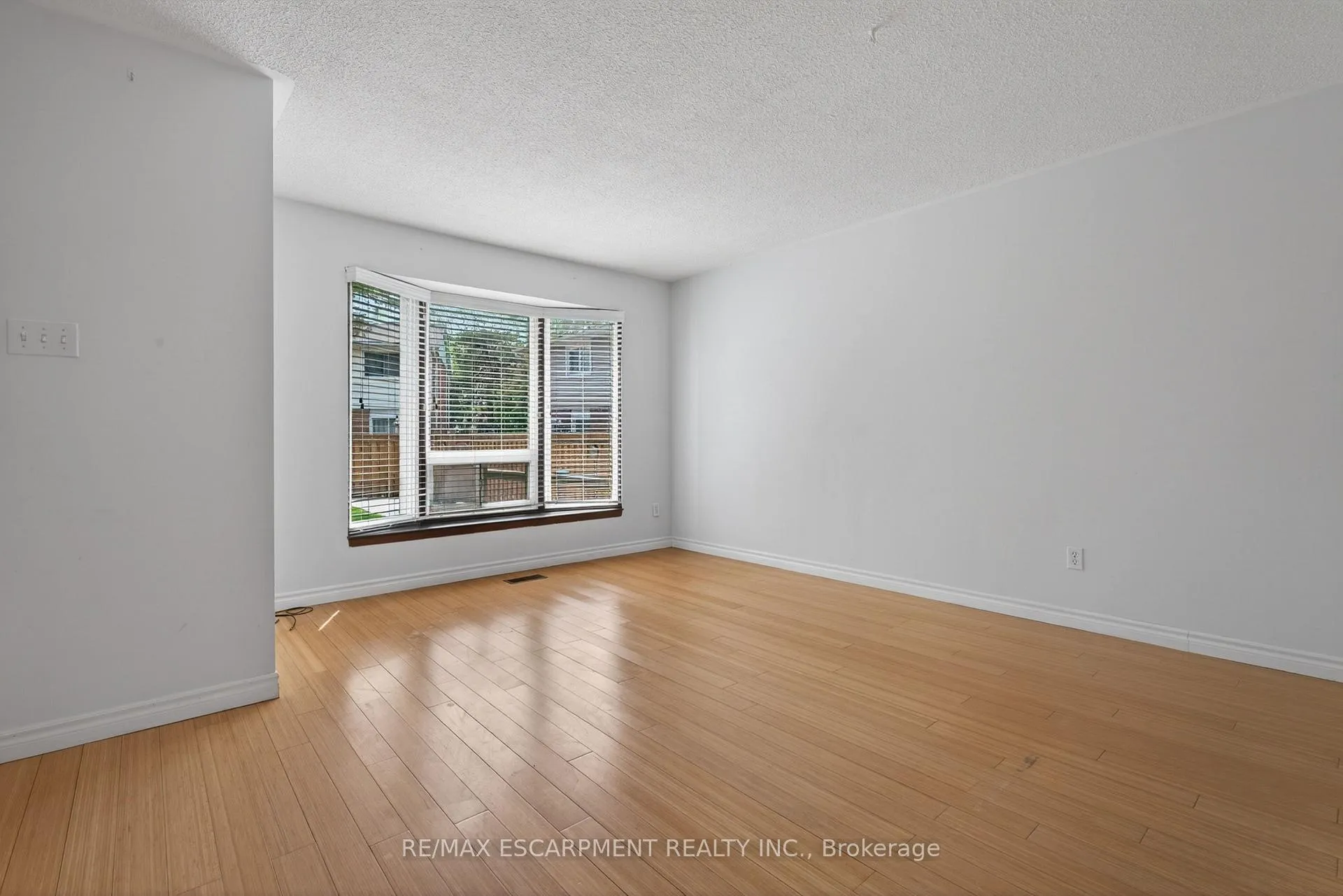 Photo 6 of Unit 31, 2700 Barton Street E, Hamilton, Riverdale — HOMEH