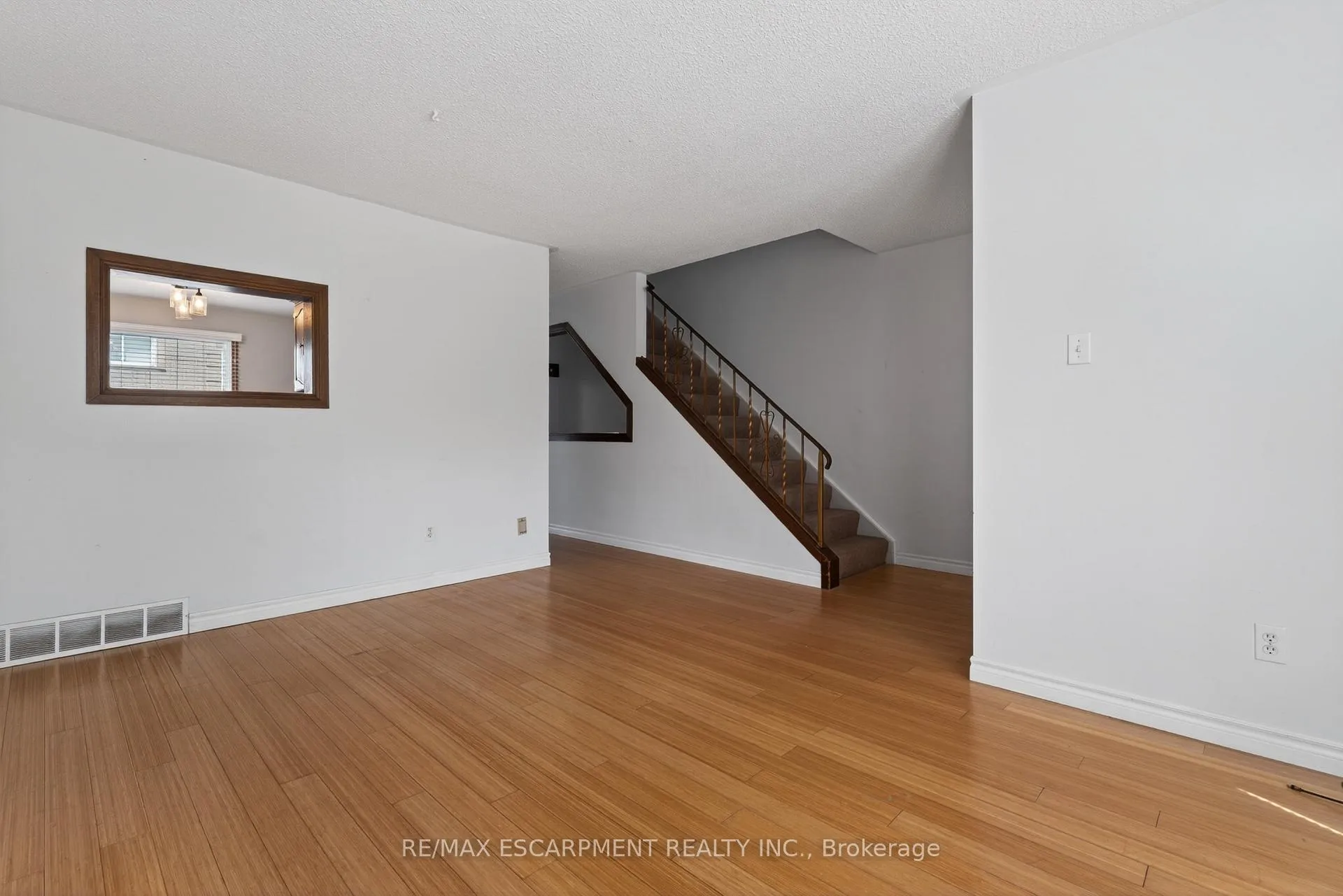 Photo 7 of Unit 31, 2700 Barton Street E, Hamilton, Riverdale — HOMEH