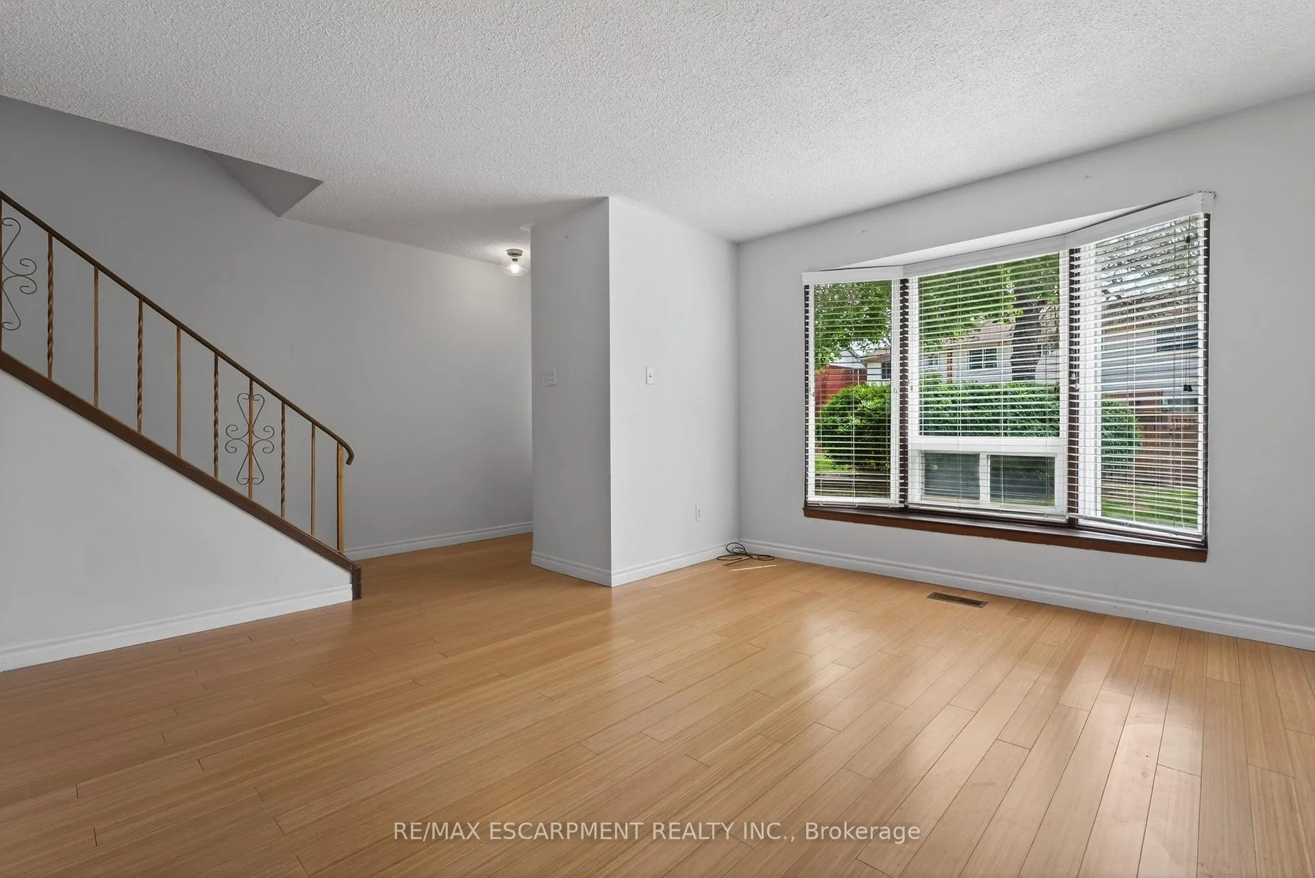 Photo 8 of Unit 31, 2700 Barton Street E, Hamilton, Riverdale — HOMEH