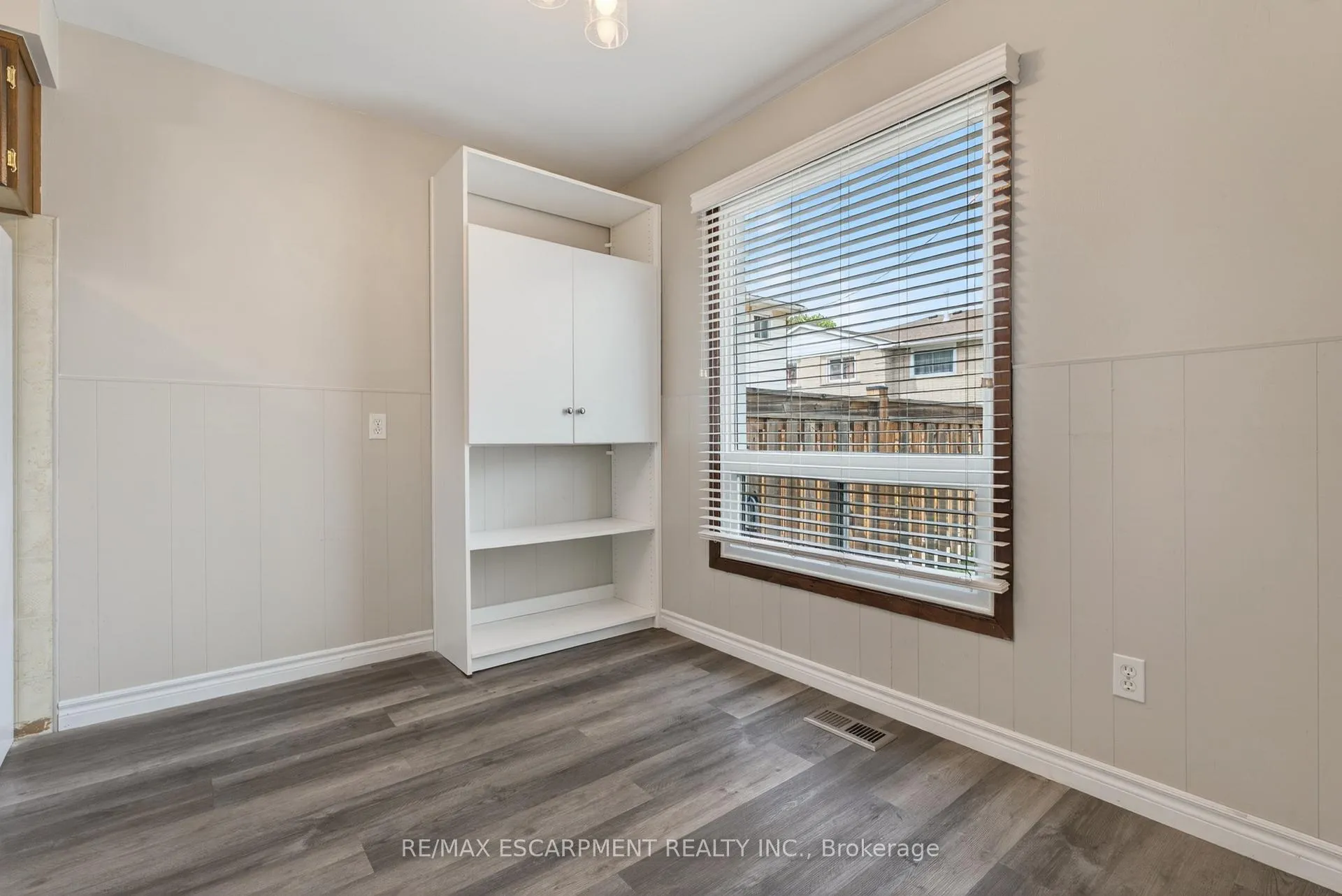 Photo 10 of Unit 31, 2700 Barton Street E, Hamilton, Riverdale — HOMEH