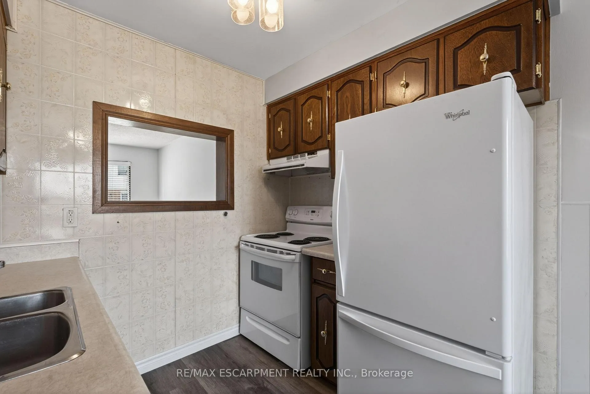 Photo 13 of Unit 31, 2700 Barton Street E, Hamilton, Riverdale — HOMEH