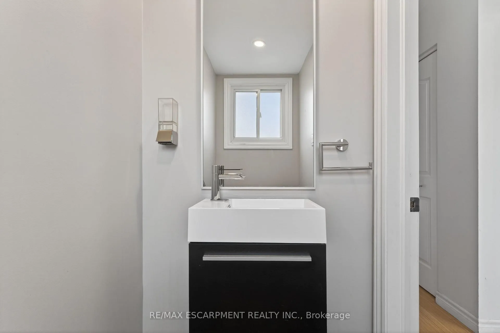 Photo 15 of Unit 31, 2700 Barton Street E, Hamilton, Riverdale — HOMEH